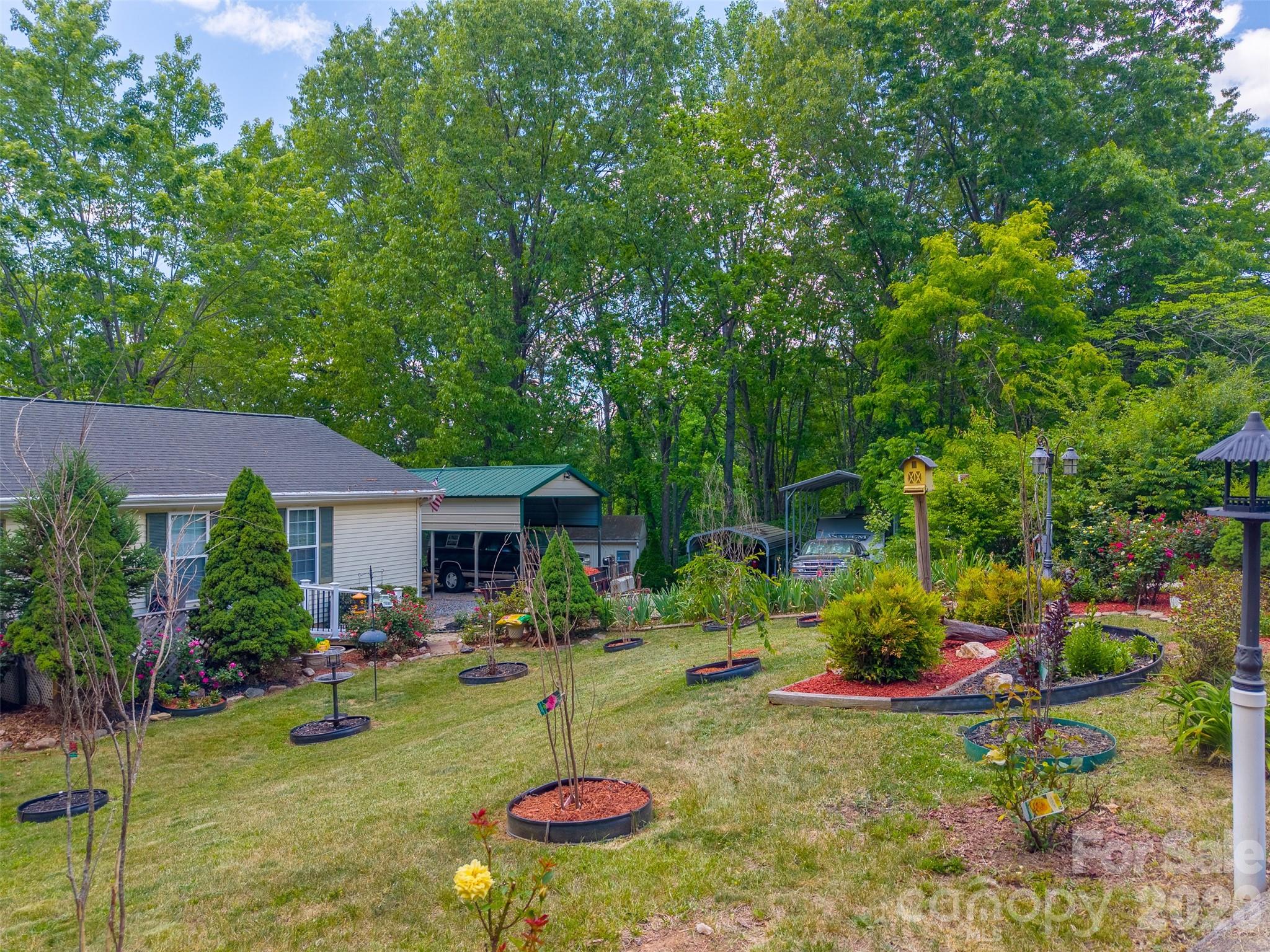 90, 106 & 132 Hennessee Street Property Photo 27