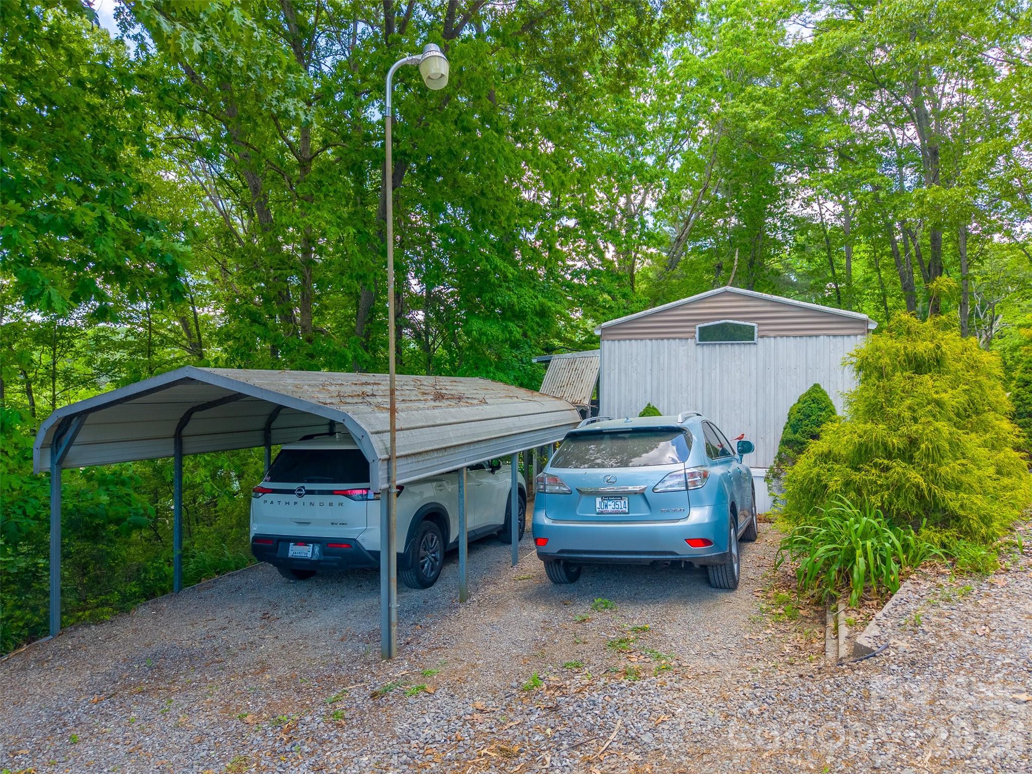 90, 106 & 132 Hennessee Street Property Photo 43