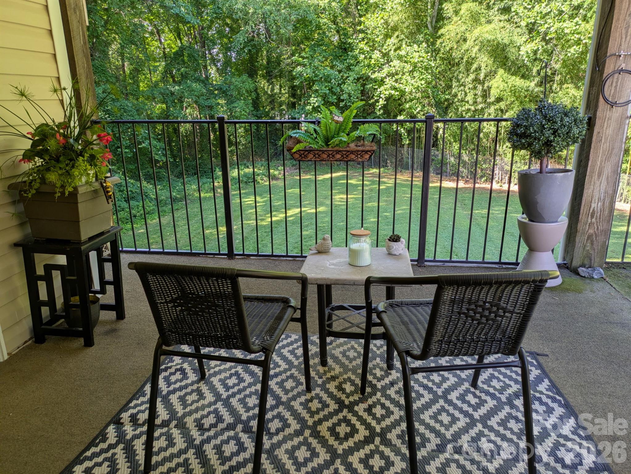 1046 Surry Lane Property Photo 1