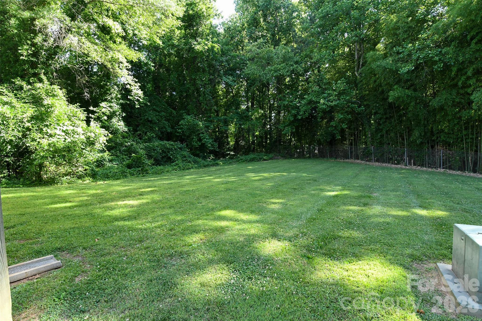 1046 Surry Lane Property Photo 4