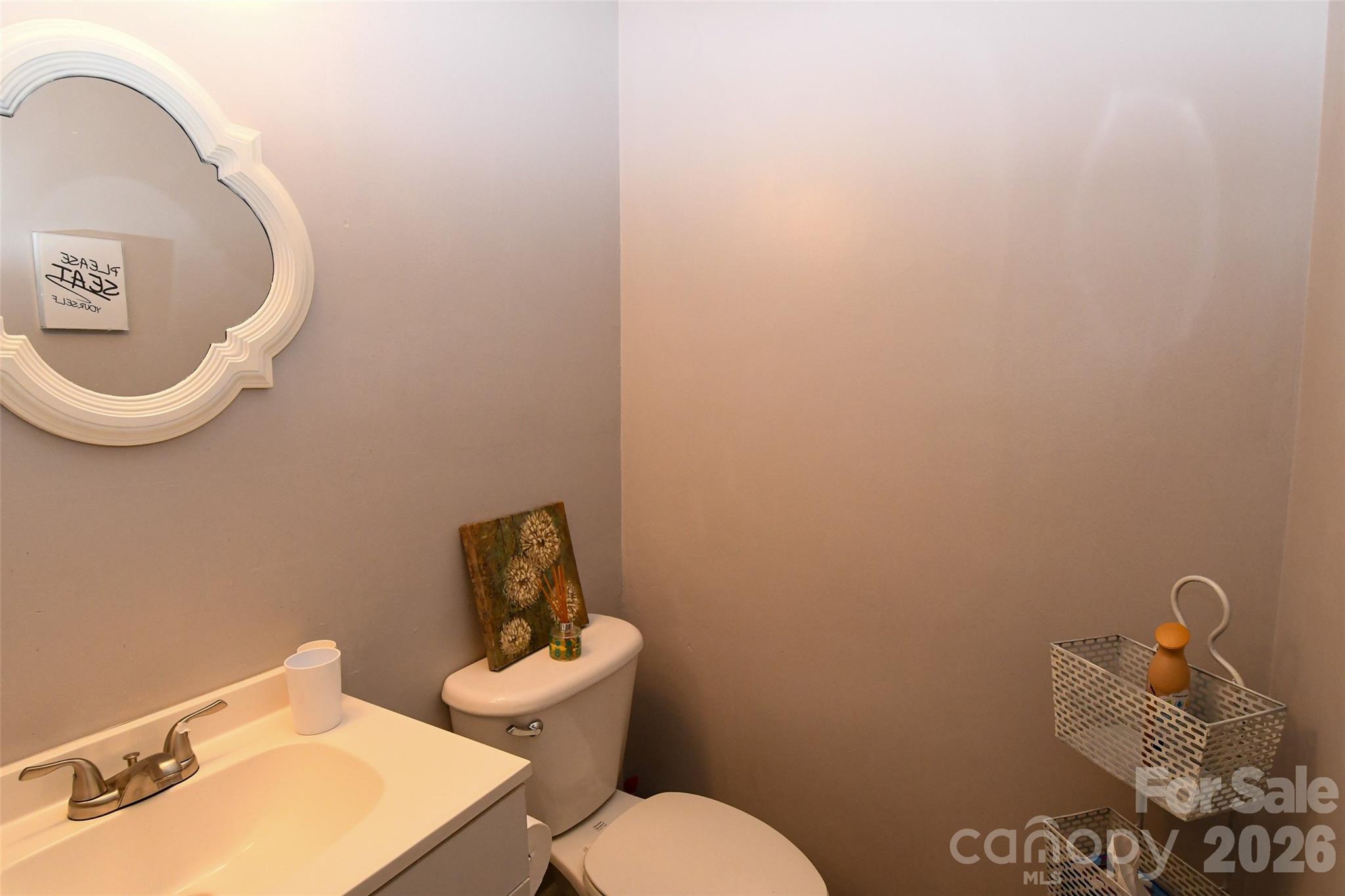 1046 Surry Lane Property Photo 6
