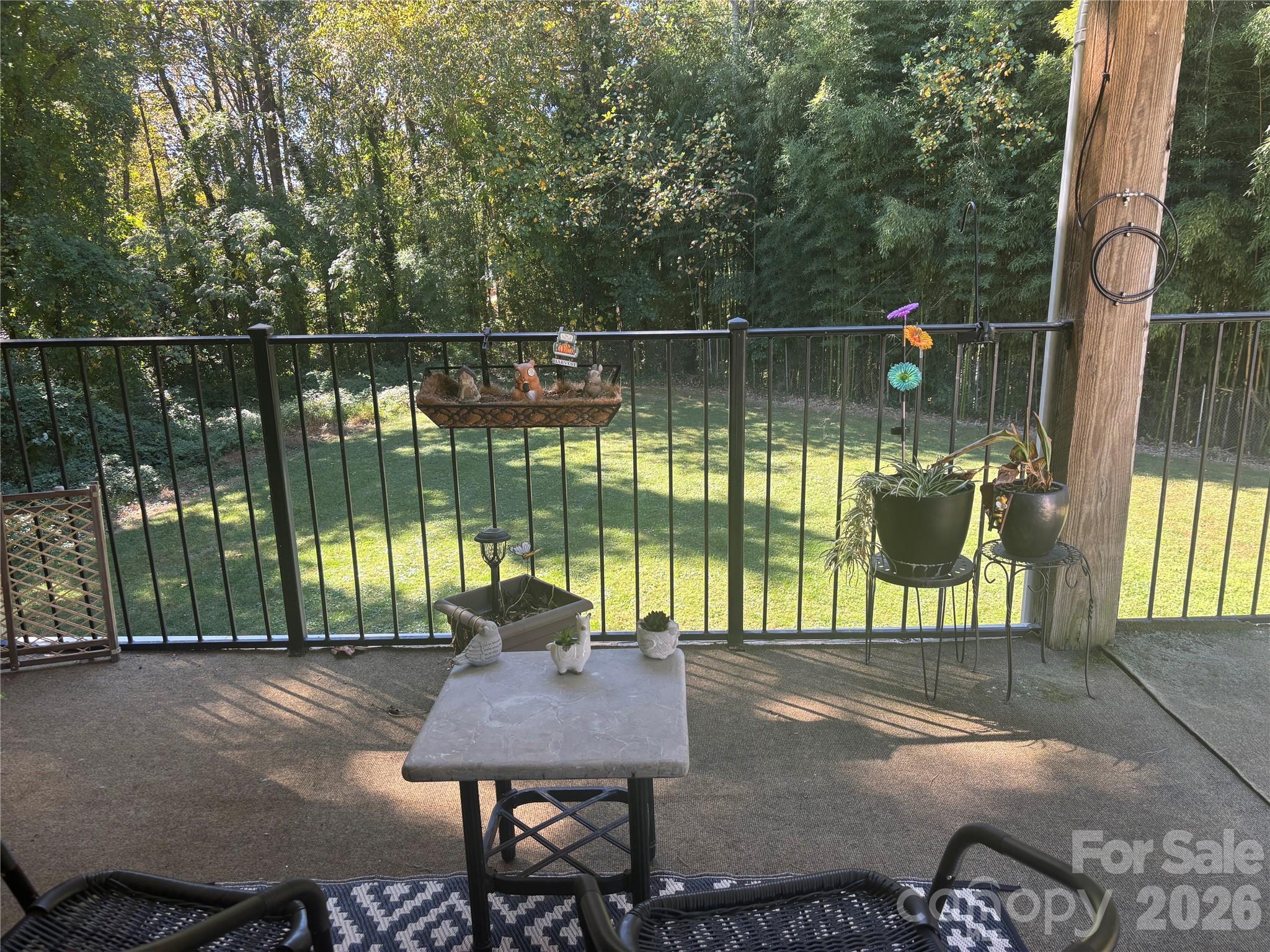 1046 Surry Lane Property Photo 10