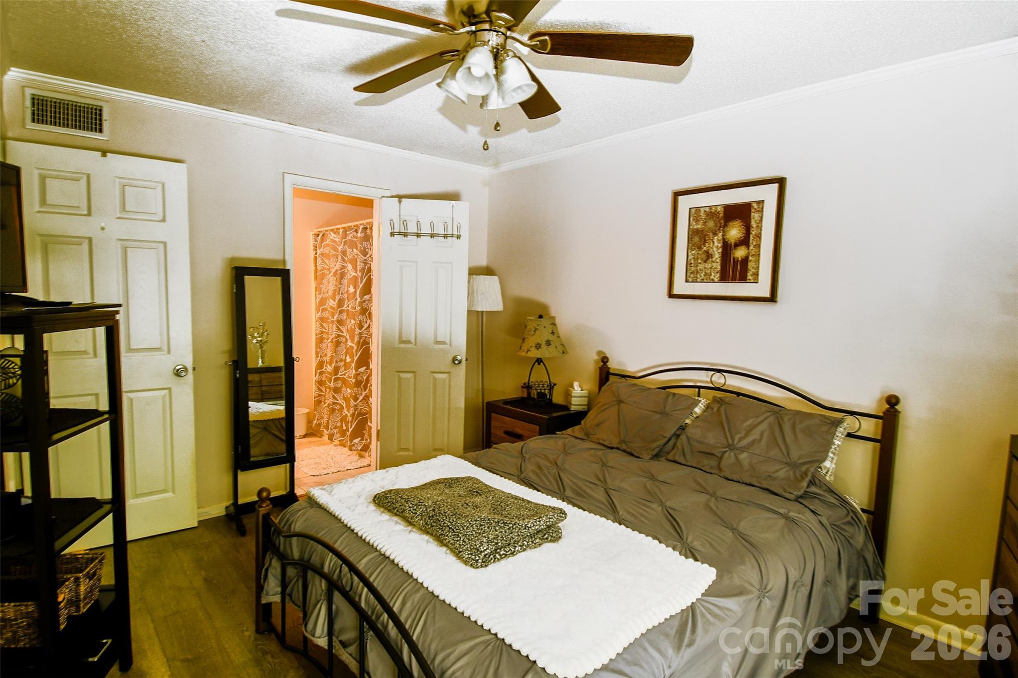 1046 Surry Lane Property Photo 12