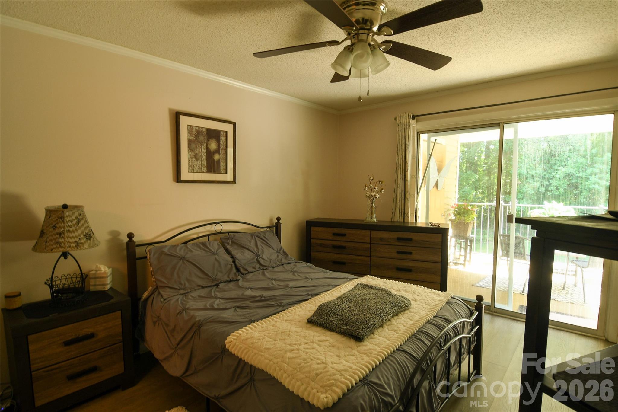 1046 Surry Lane Property Photo 13