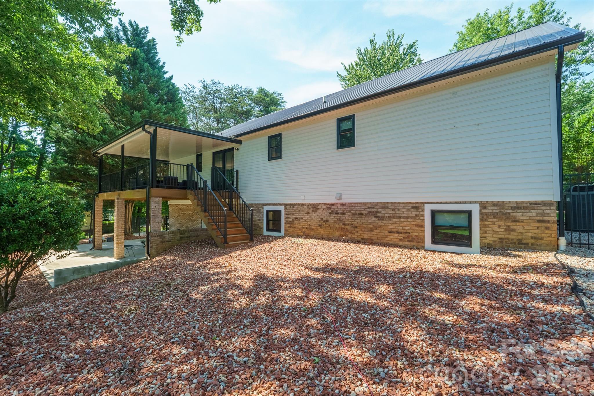 2549 S Lake Shore Road Property Photo 7