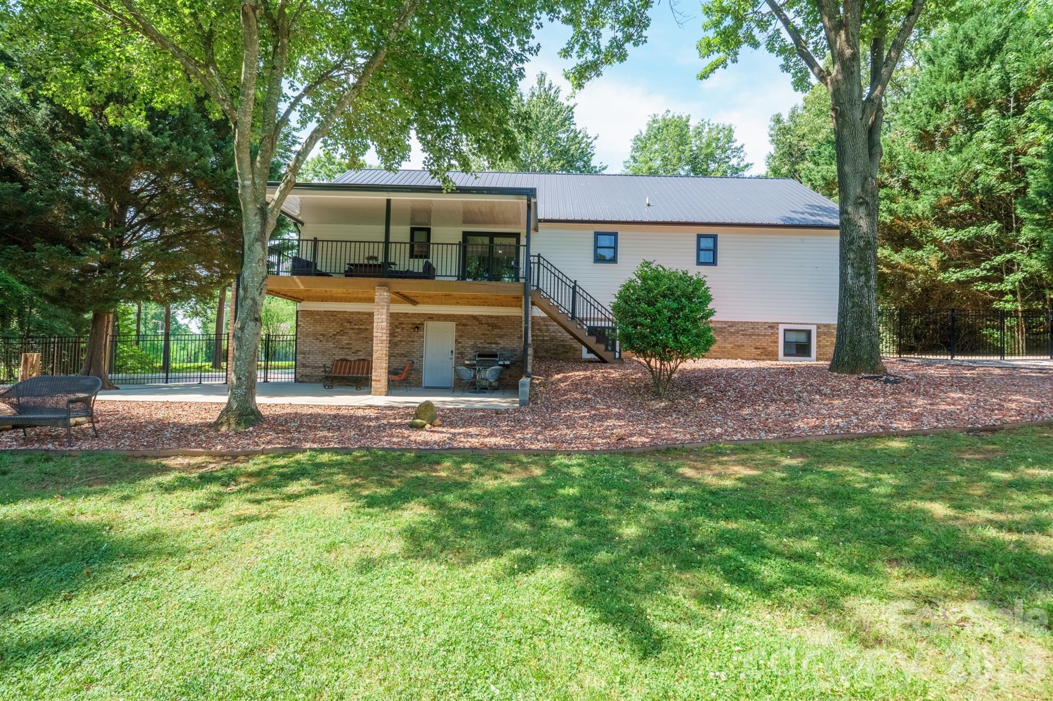 2549 S Lake Shore Road Property Photo 8