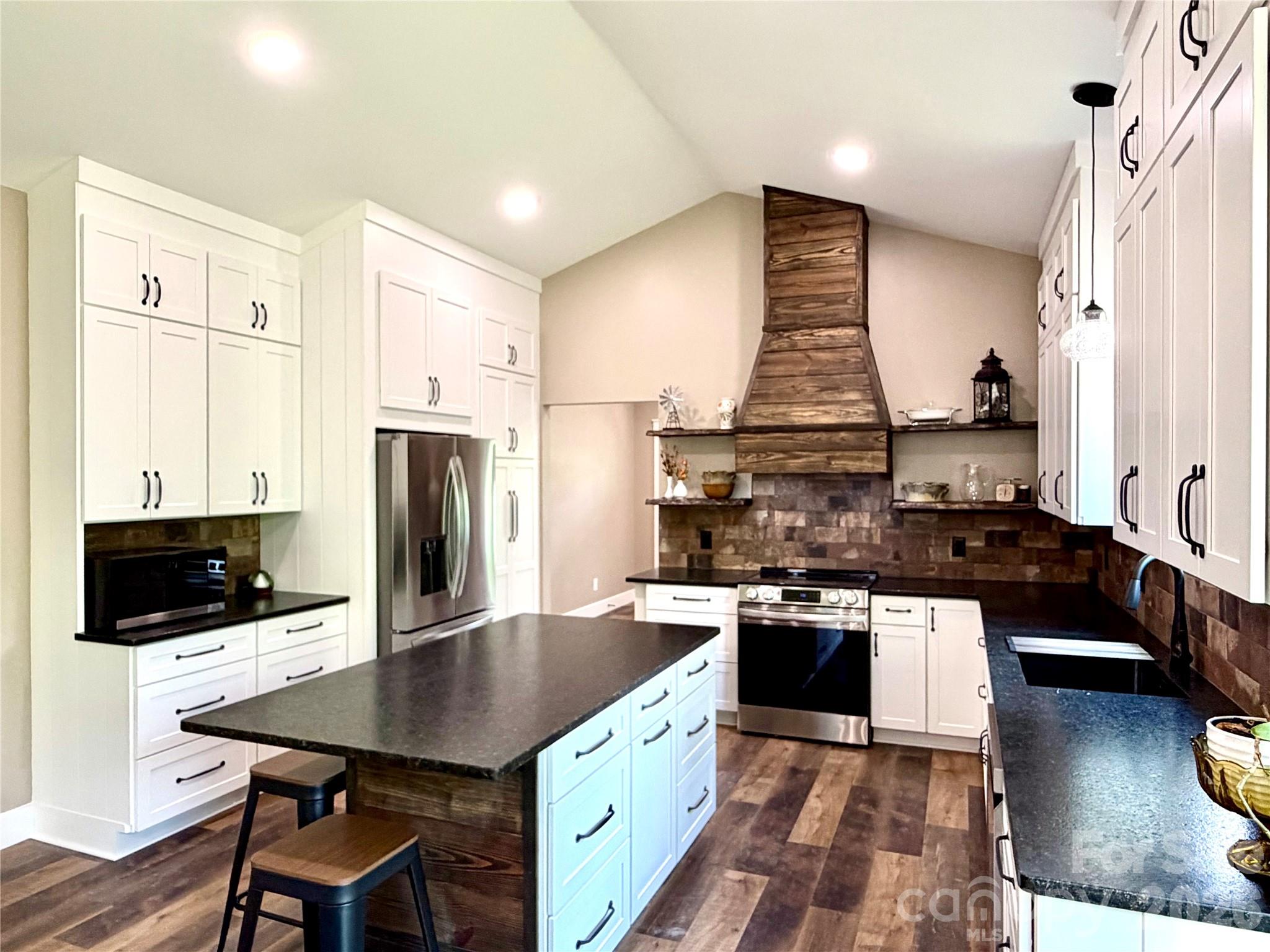 128 Arrowood Lane Property Photo 8