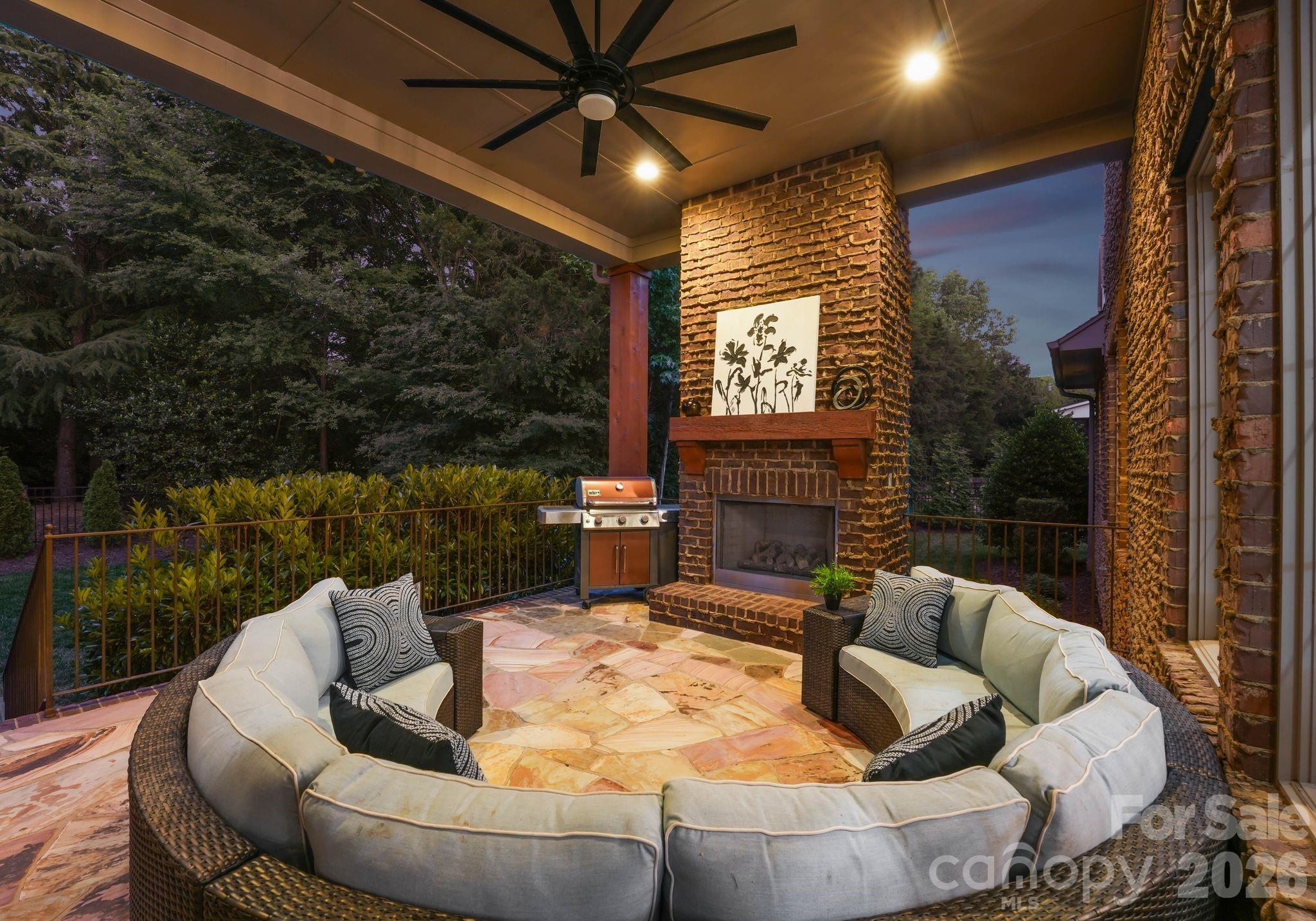 221 Glenmoor Drive Property Photo 3