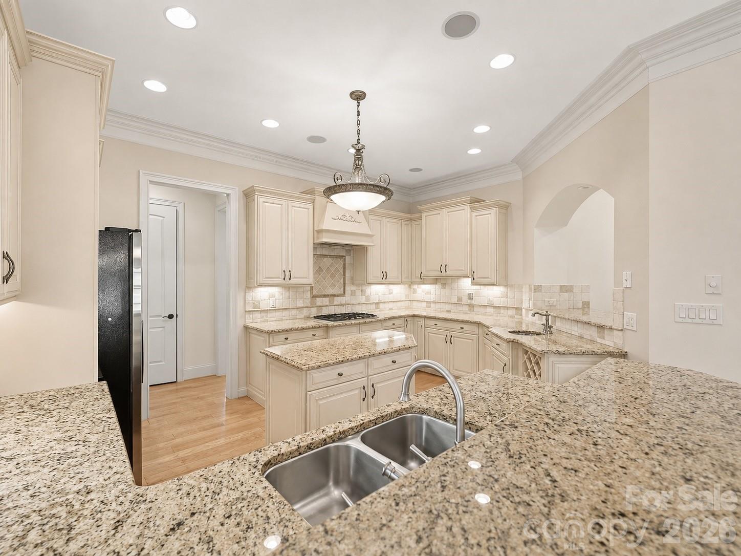 1208 Venetian Way Drive Property Photo 6
