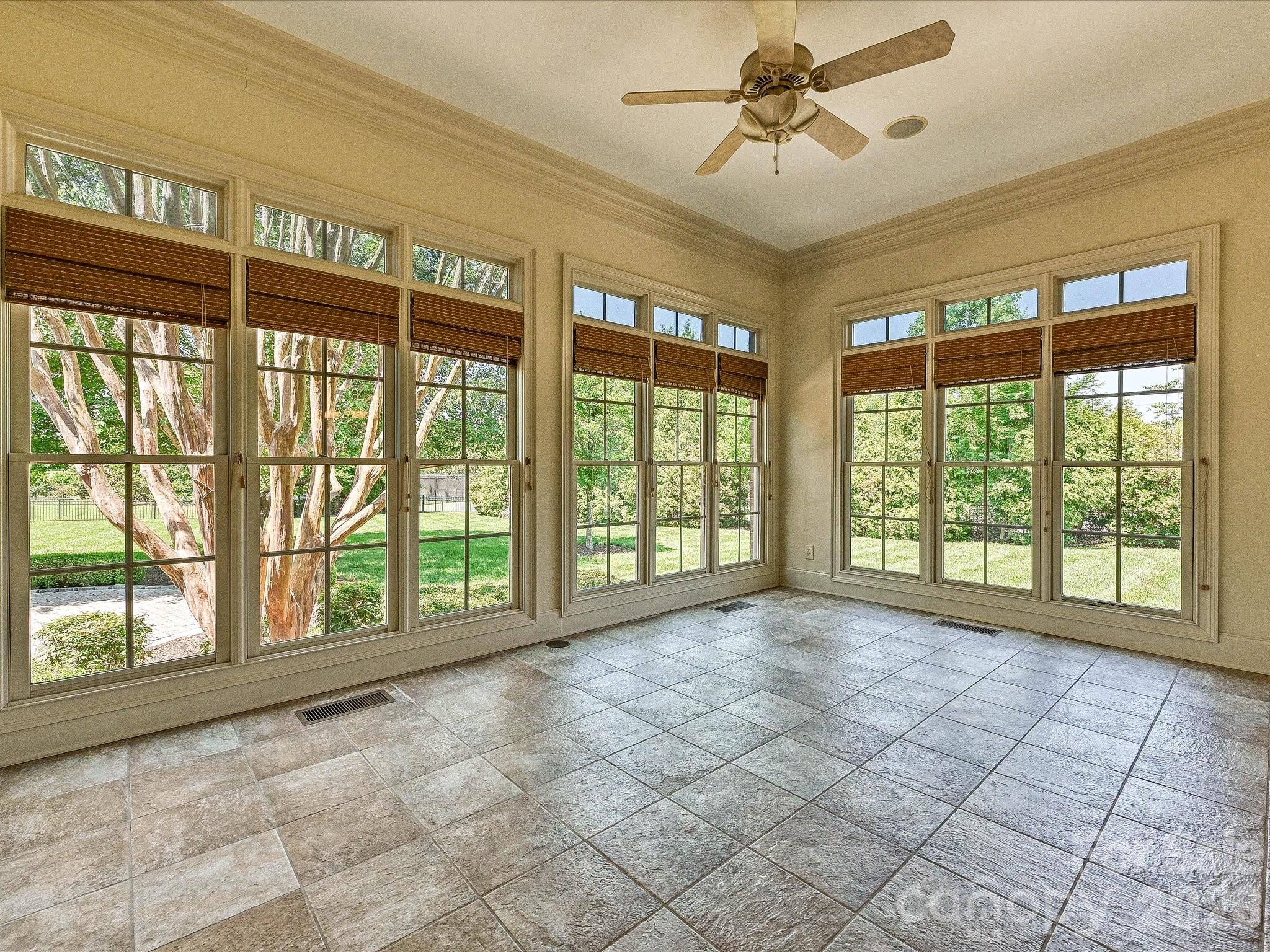 1208 Venetian Way Drive Property Photo 11