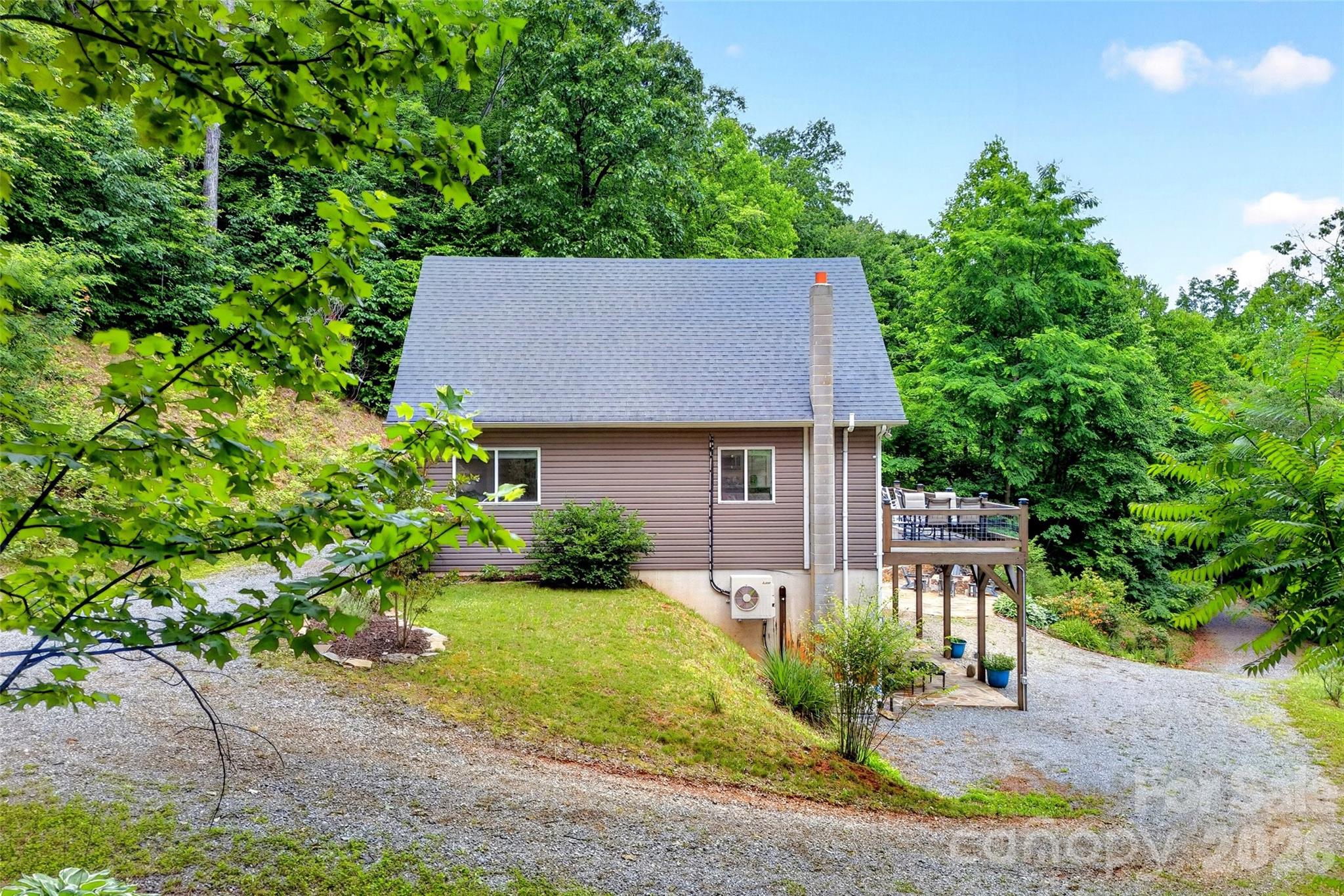 696 Hickory Nut Hollow Property Photo 6
