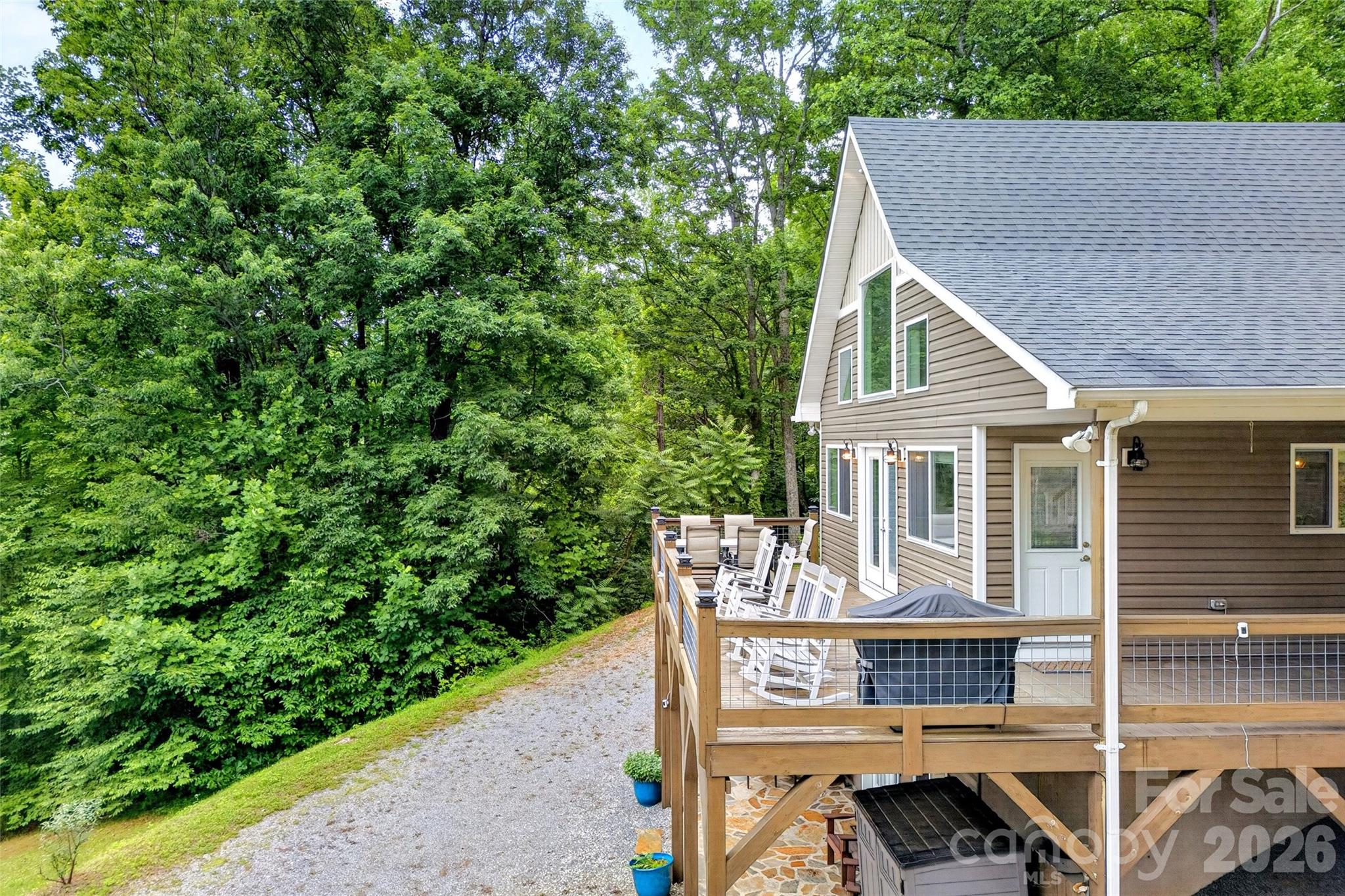 696 Hickory Nut Hollow Property Photo 7