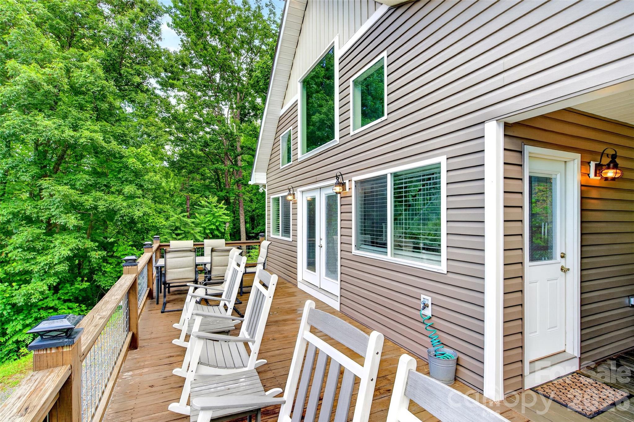 696 Hickory Nut Hollow Property Photo 8