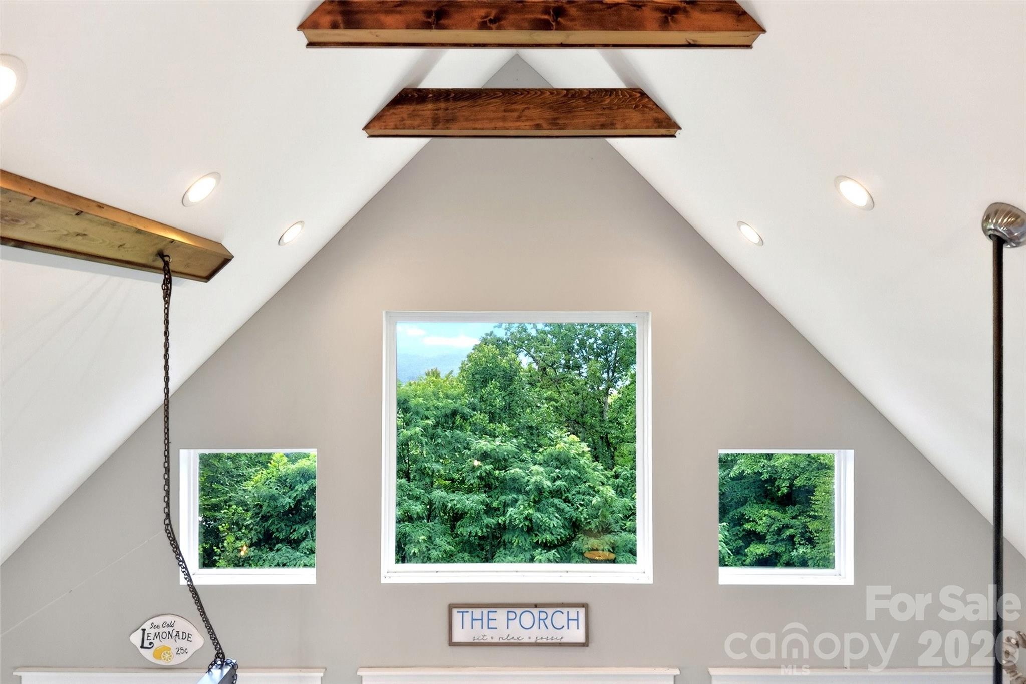 696 Hickory Nut Hollow Property Photo 28