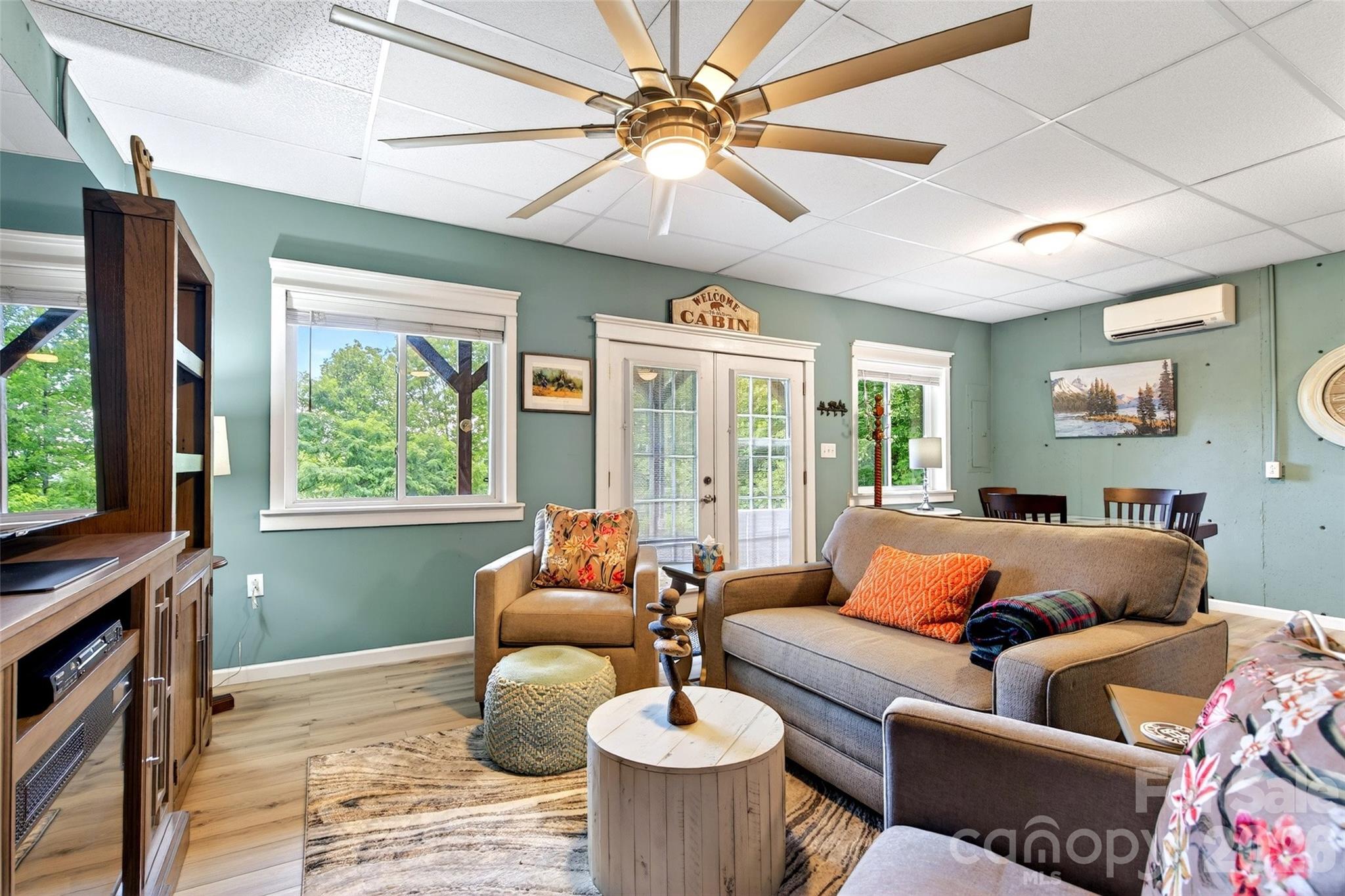 696 Hickory Nut Hollow Property Photo 34