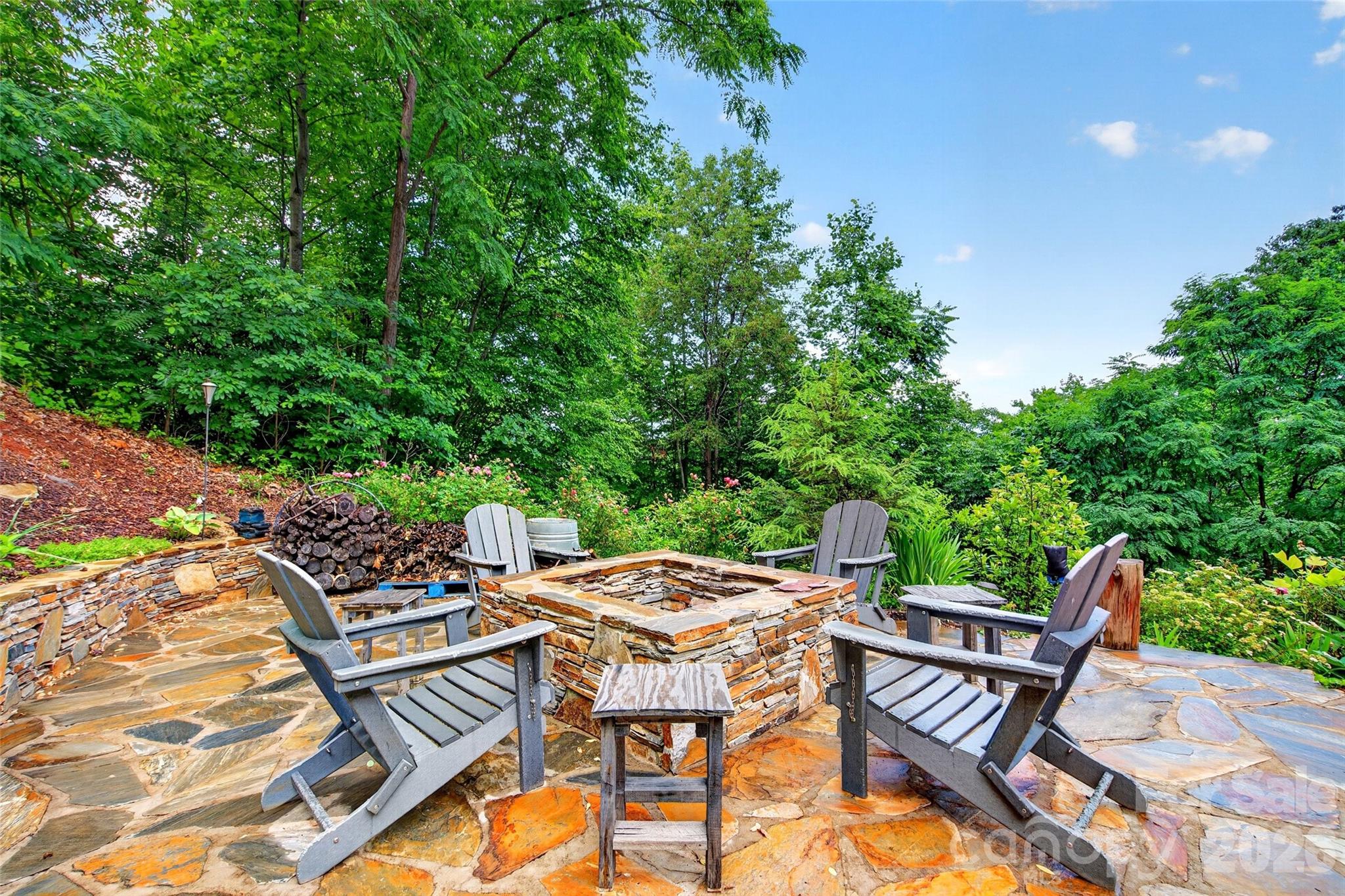 696 Hickory Nut Hollow Property Photo 41
