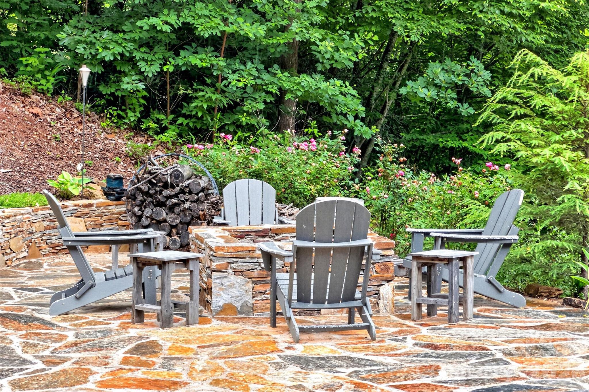 696 Hickory Nut Hollow Property Photo 42