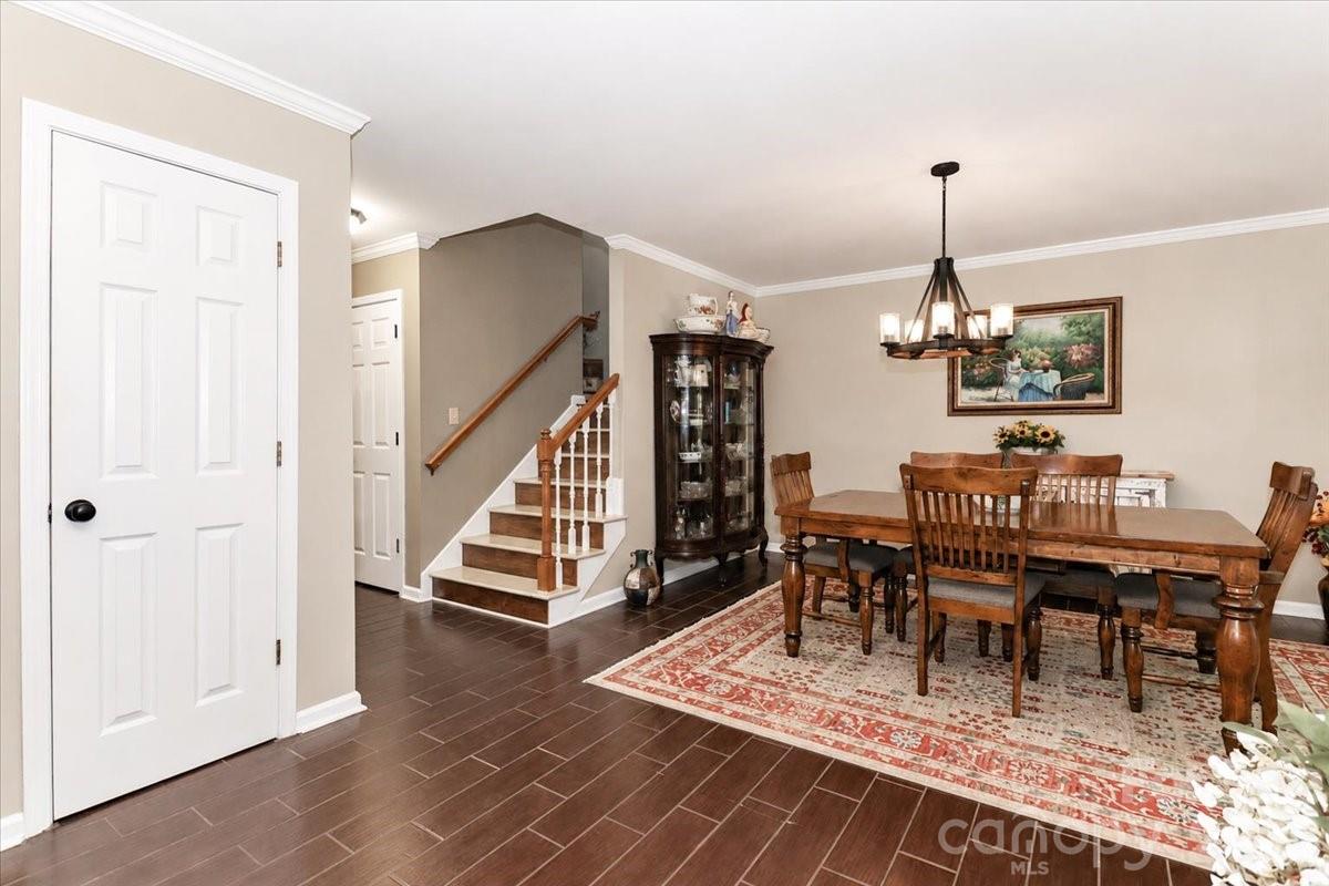311 N Deerfield Circle Property Photo 5
