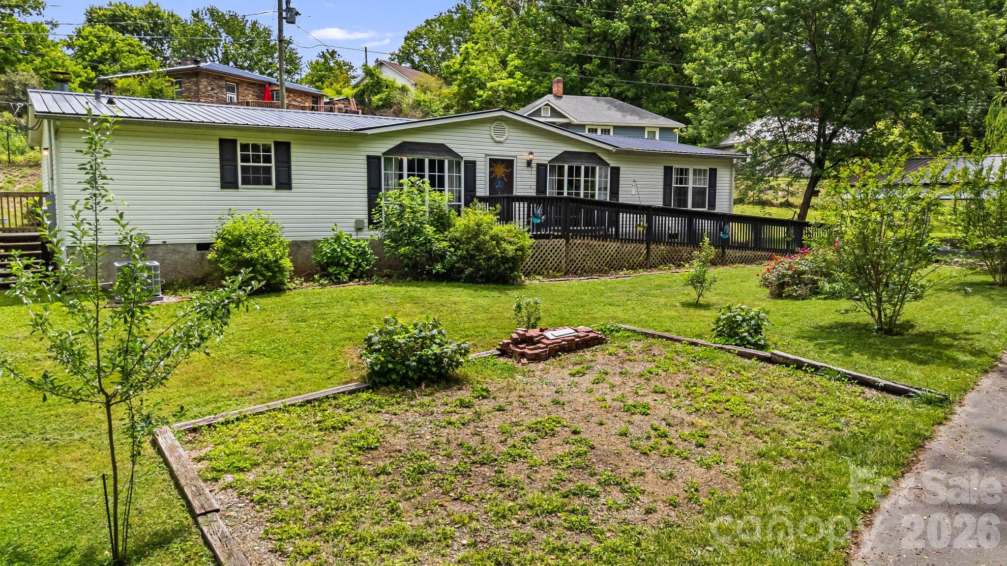 30 Sixth Street Property Photo 2