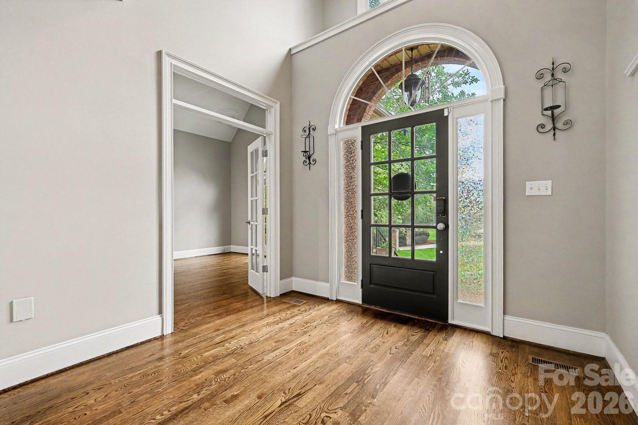 1009 Medinah Court Property Photo 5