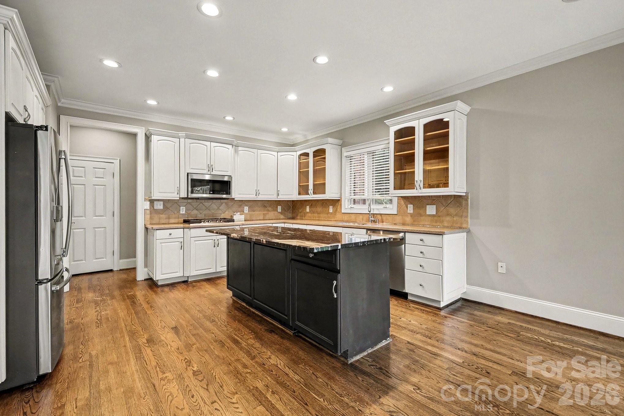 1009 Medinah Court Property Photo 10
