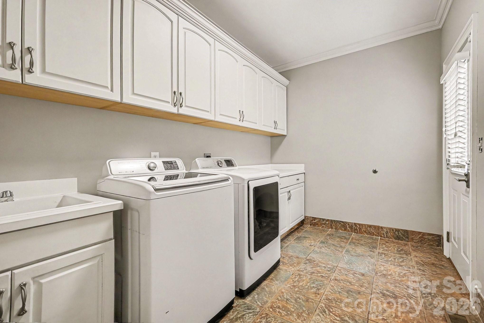 1009 Medinah Court Property Photo 14