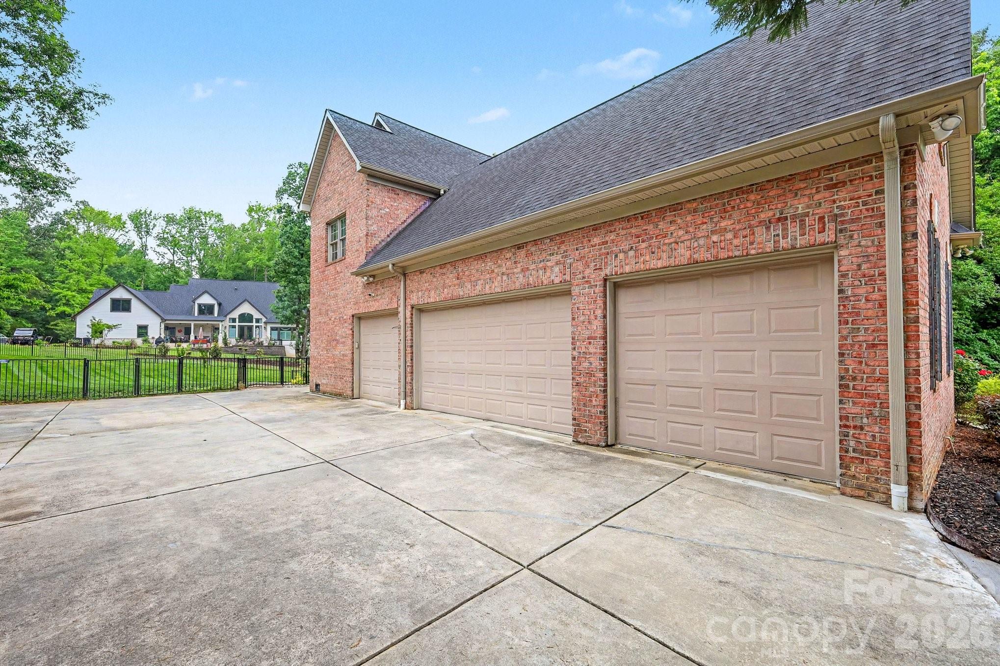 1009 Medinah Court Property Photo 31