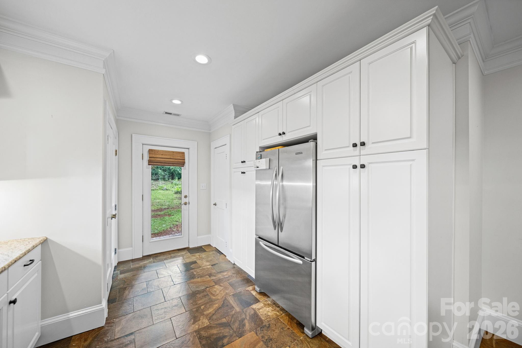 320 Westwood Avenue Property Photo 10