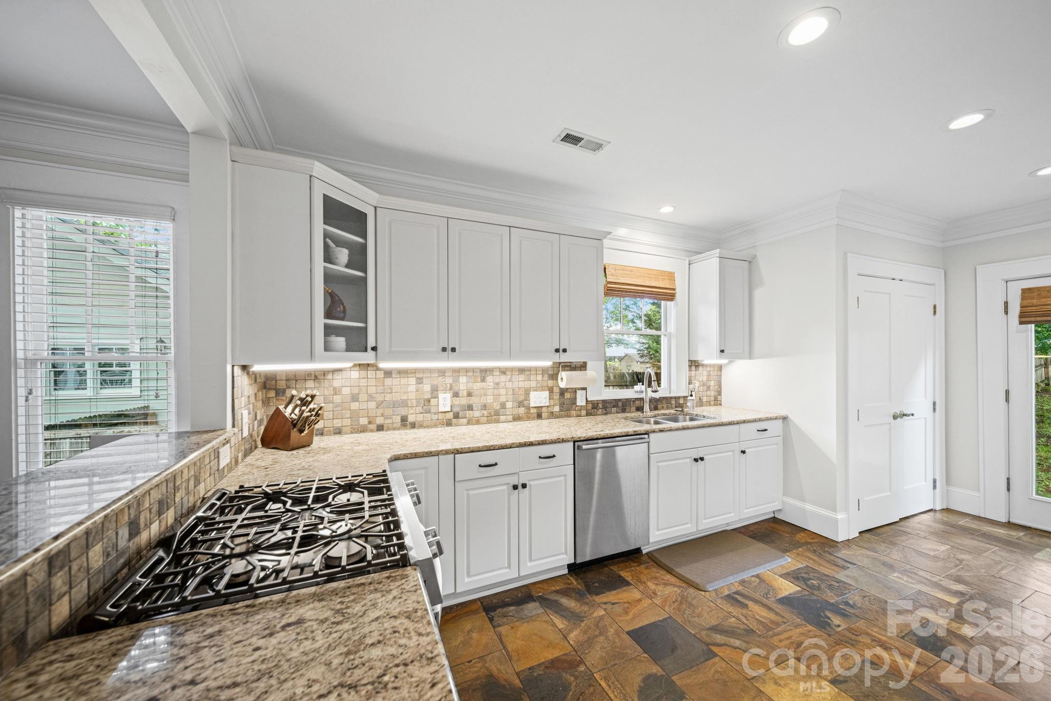 320 Westwood Avenue Property Photo 11