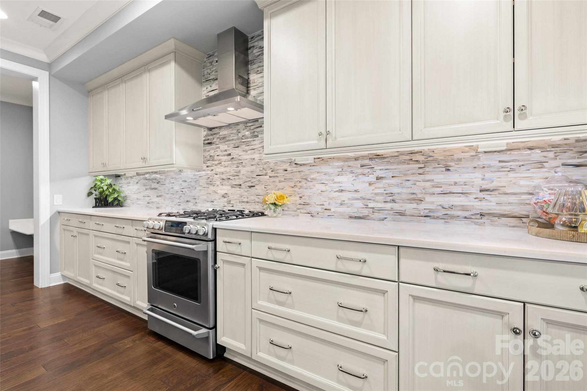 8703 Deakin Court Property Photo 6