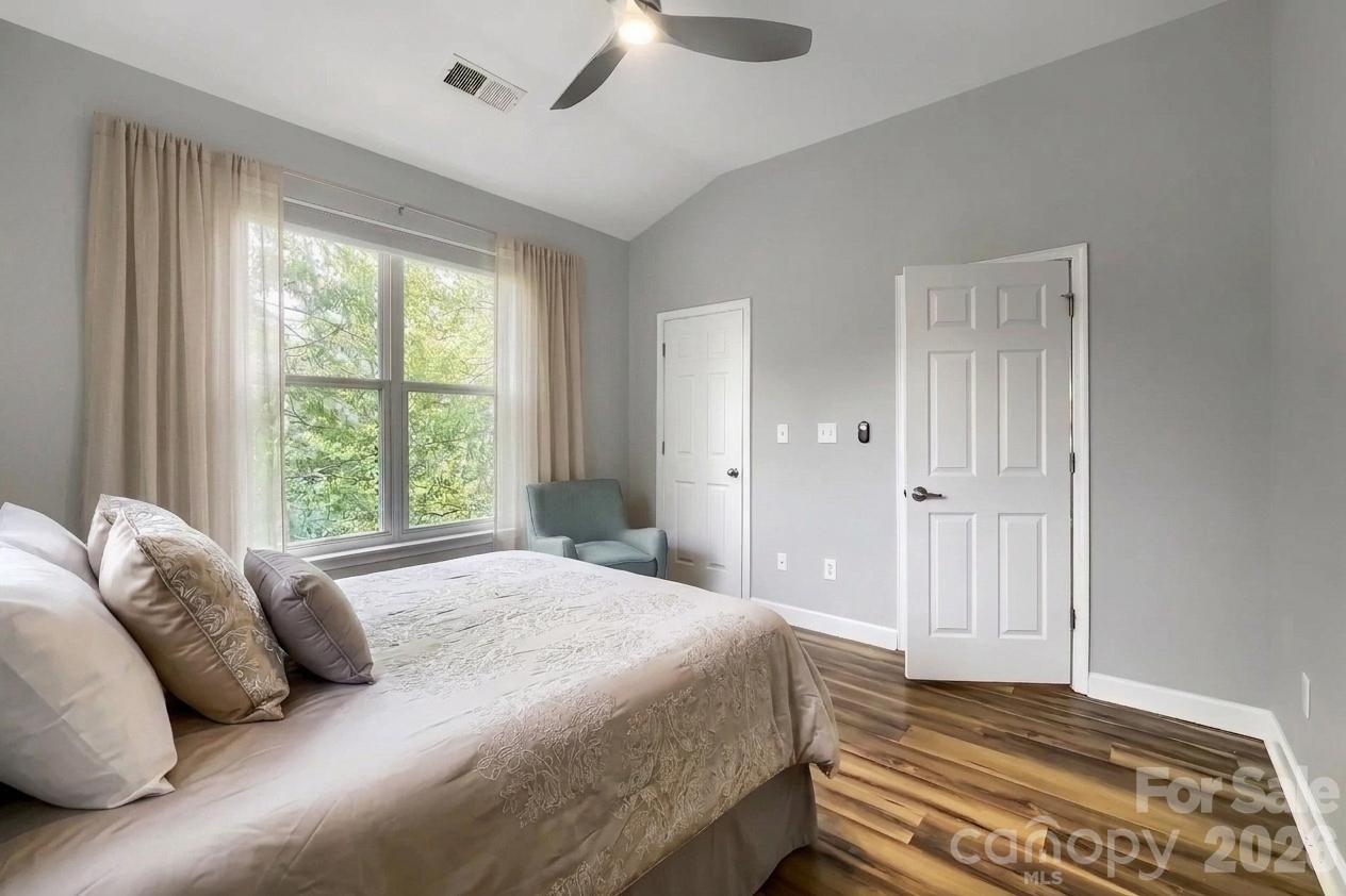 706 Northeast Drive 3 Property Photo 7