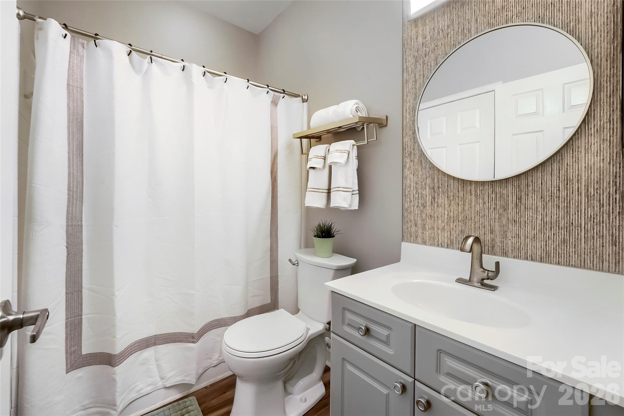 706 Northeast Drive 3 Property Photo 14