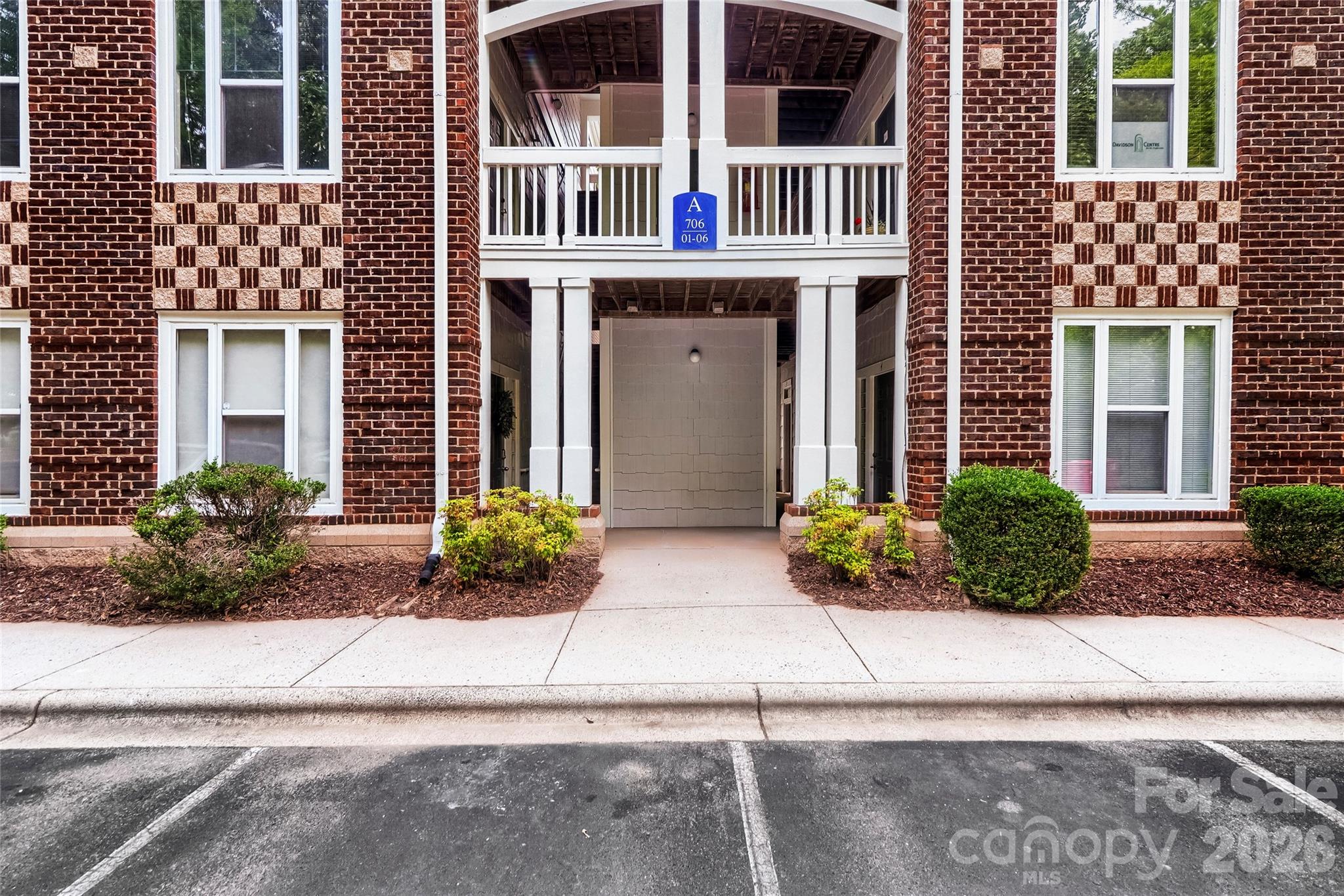 706 Northeast Drive 3 Property Photo 25