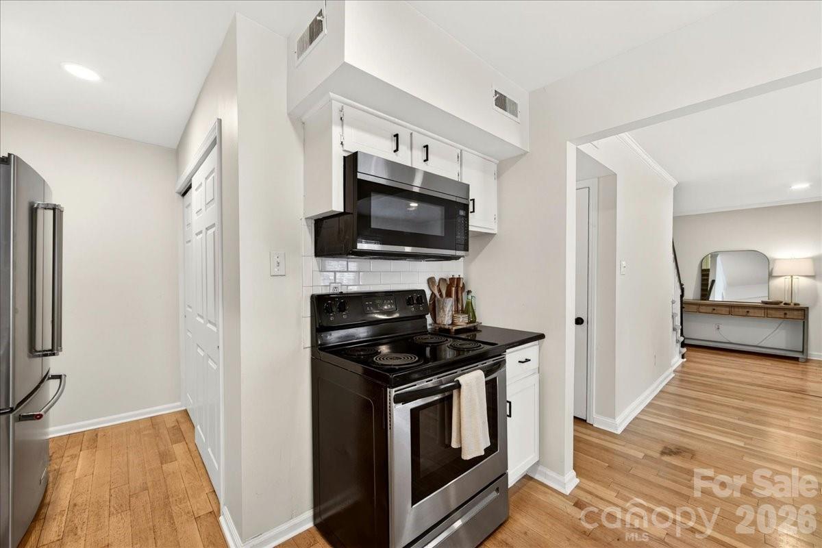 6724 Constitution Lane Property Photo 8