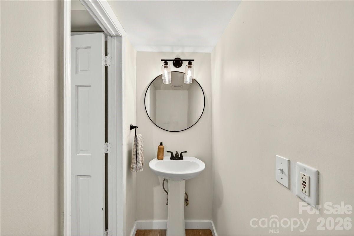 6724 Constitution Lane Property Photo 26