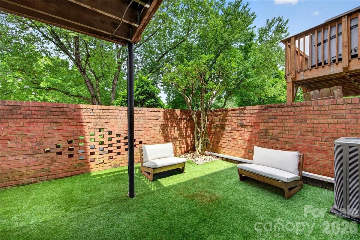 6724 Constitution Lane Property Photo 28