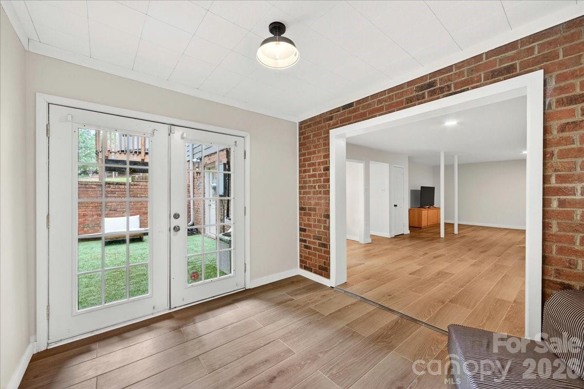 6724 Constitution Lane Property Photo 28