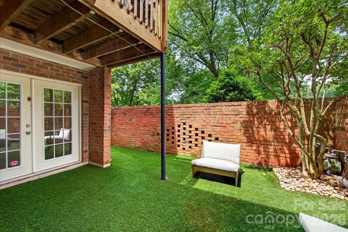 6724 Constitution Lane Property Photo 29