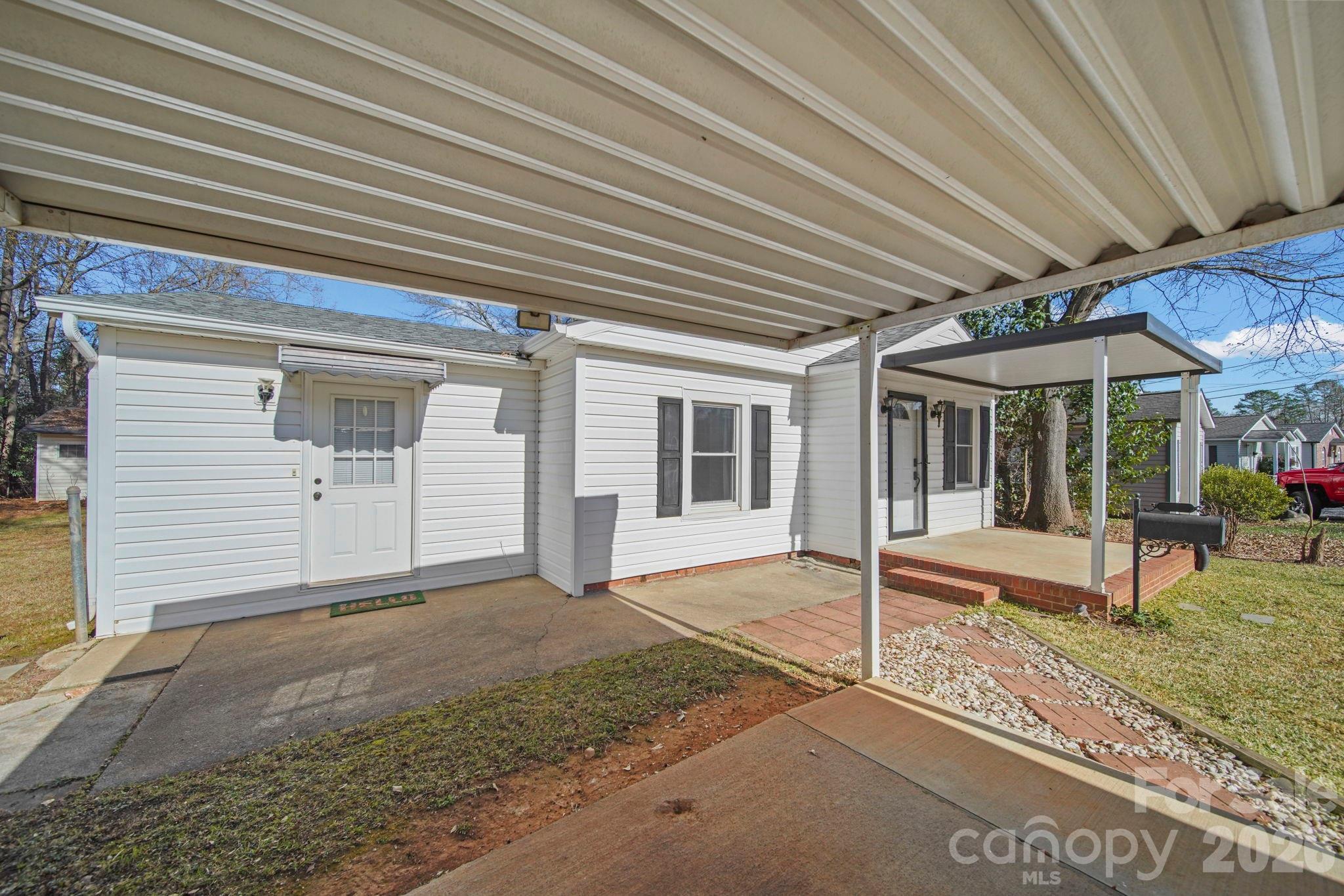 211 9th Street Property Photo 5