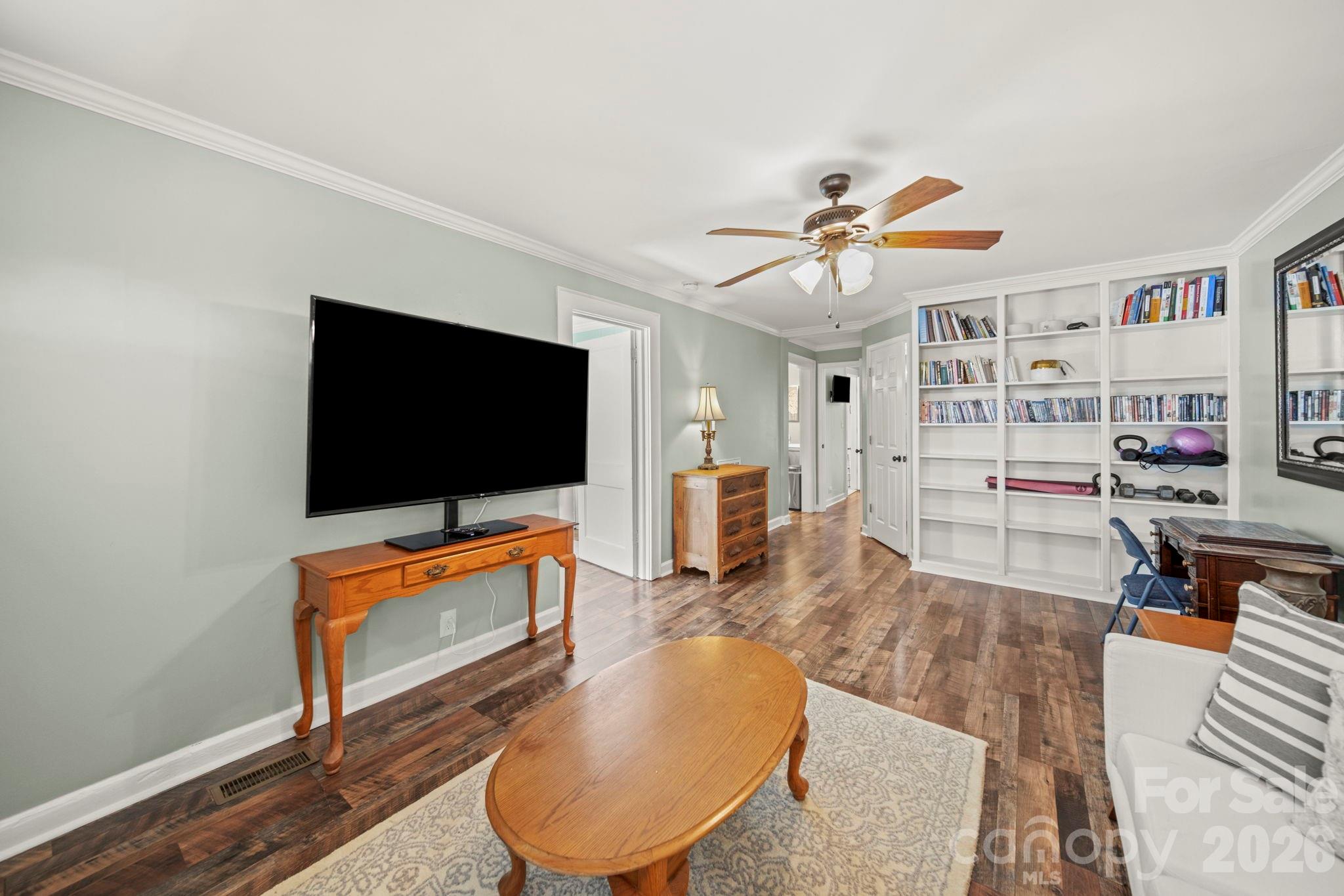 211 9th Street Property Photo 7