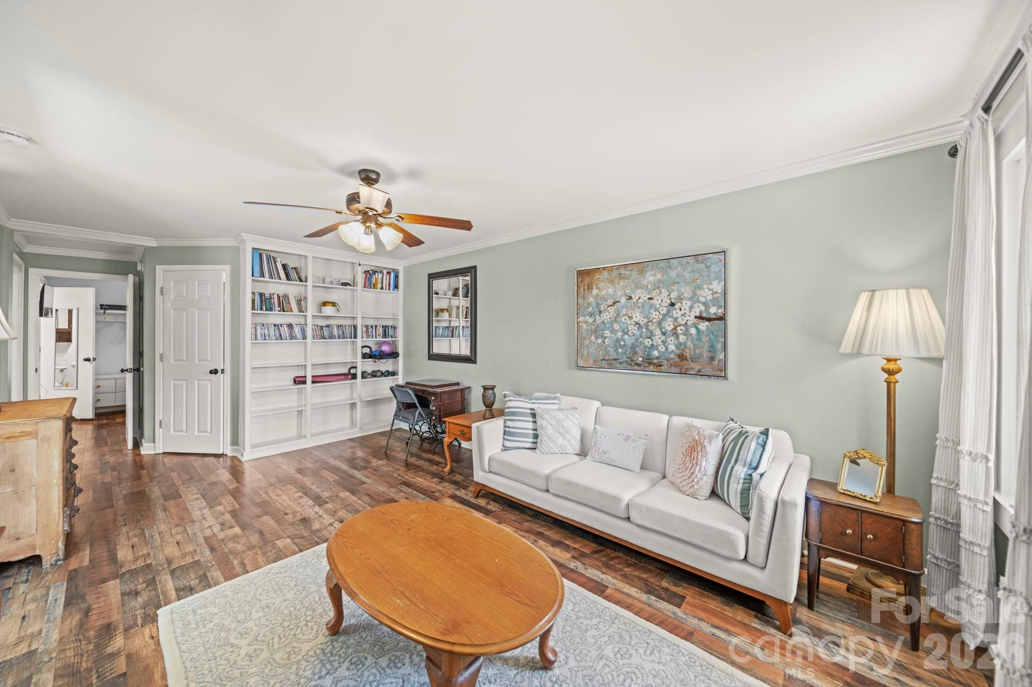 211 9th Street Property Photo 8