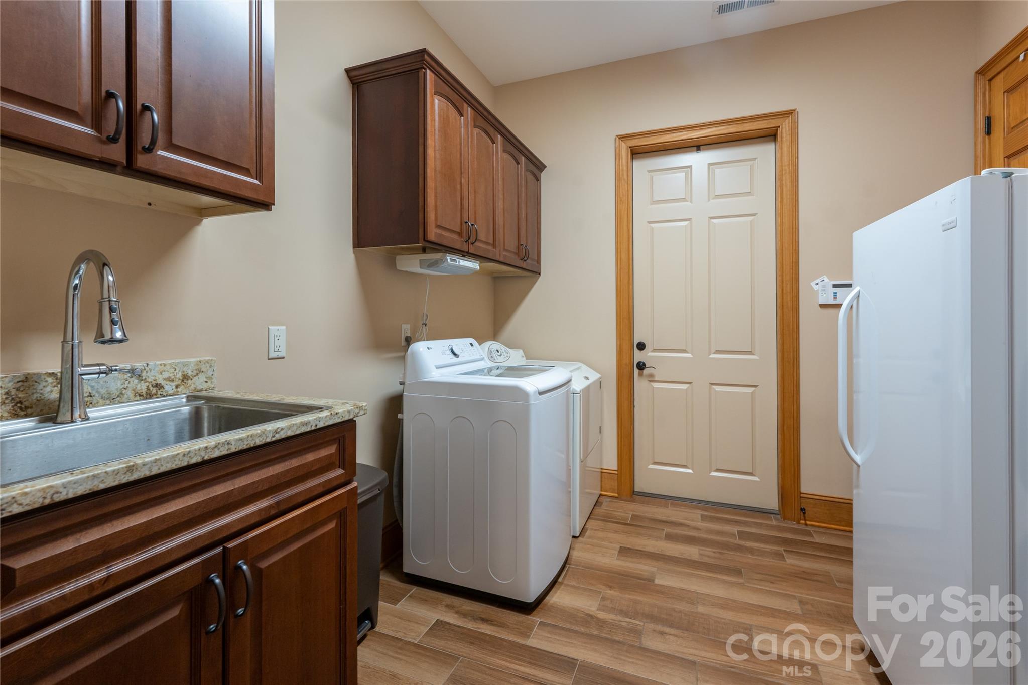 145 Glen Trillium Drive Property Photo 15