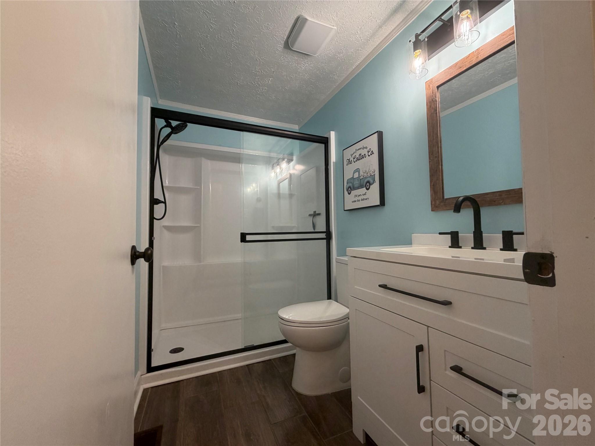 617 Oakwood Lane Property Photo 6