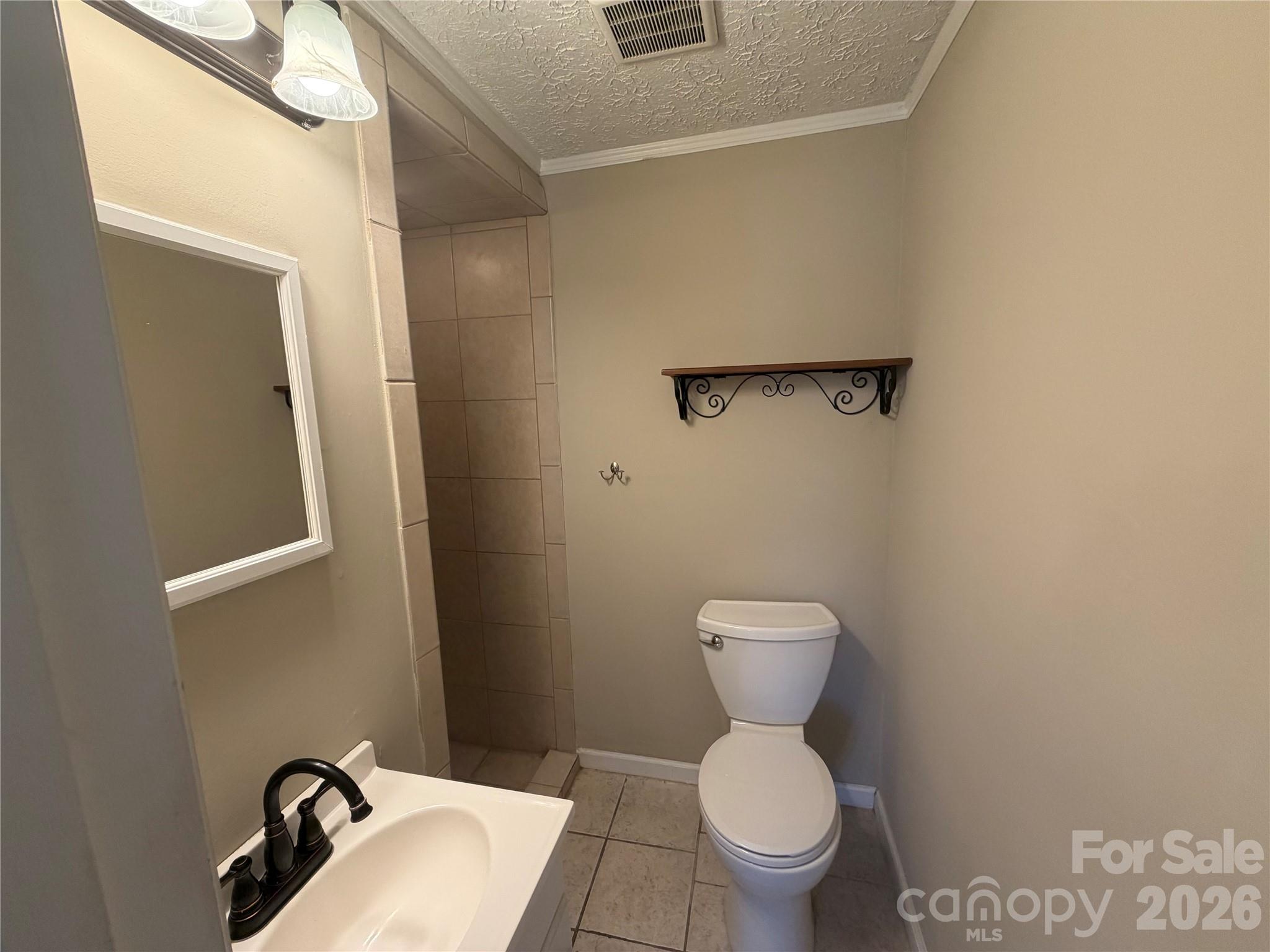 617 Oakwood Lane Property Photo 10