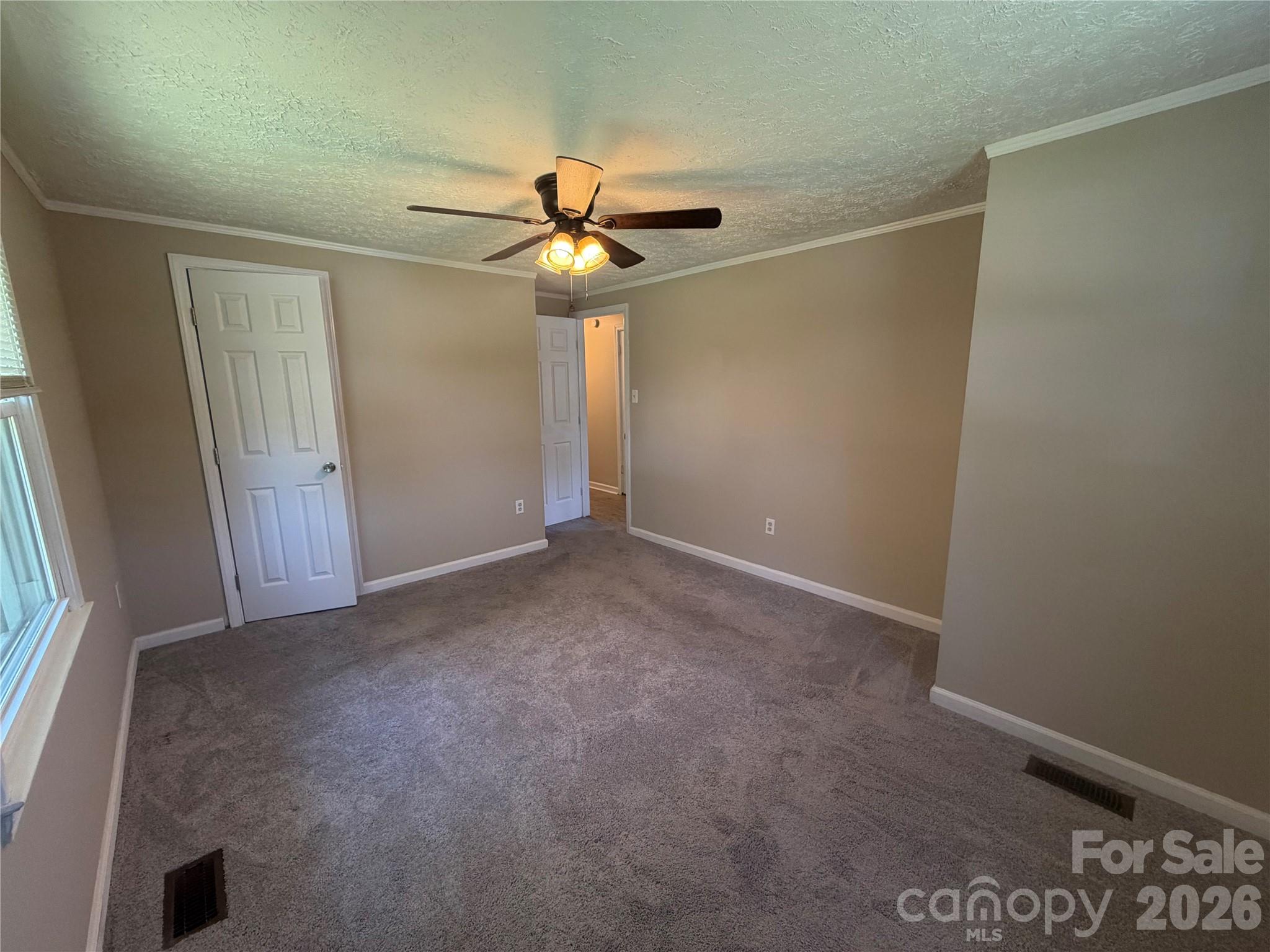 617 Oakwood Lane Property Photo 12