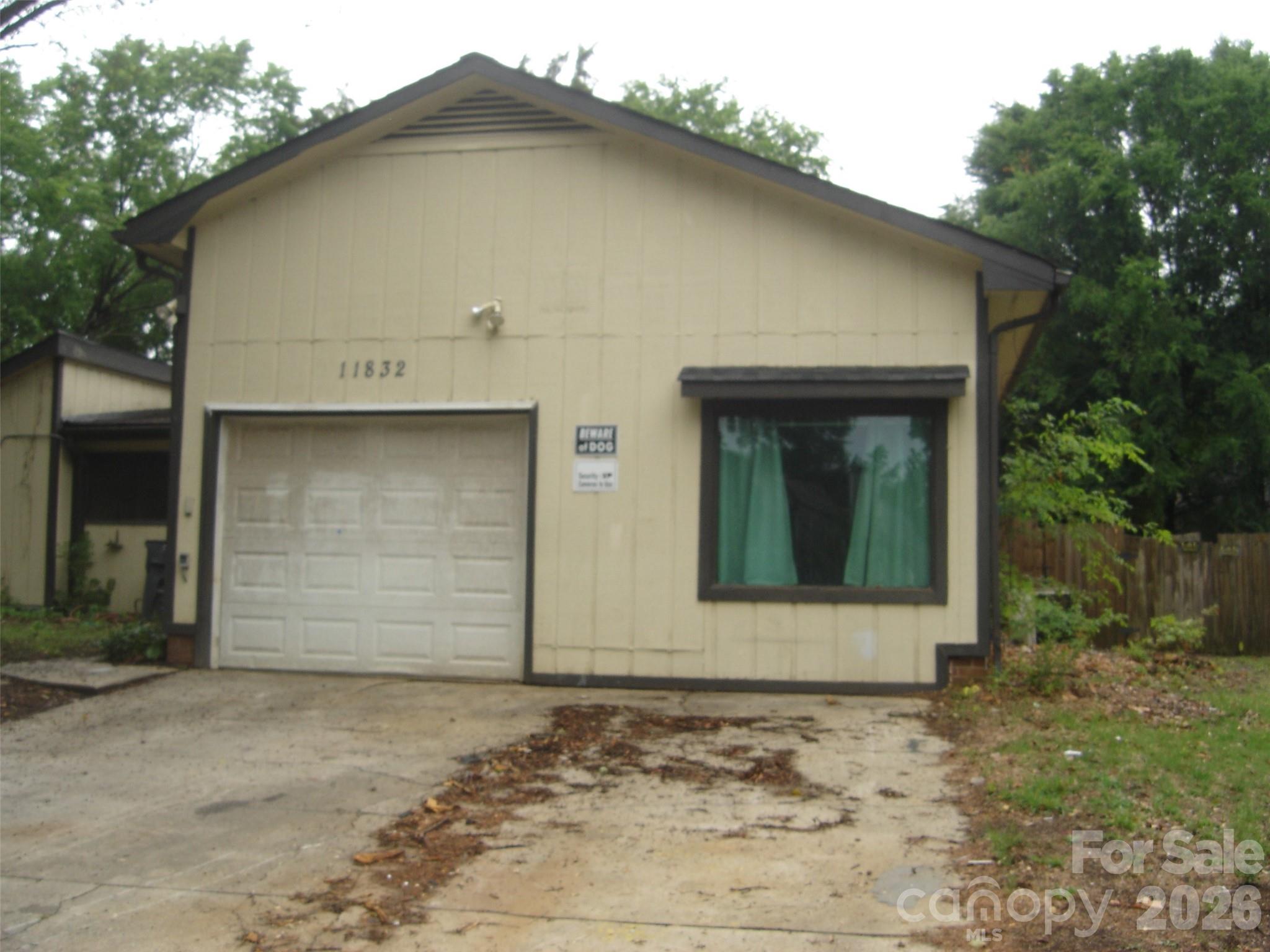 11832 Moonridge Drive Property Photo 3