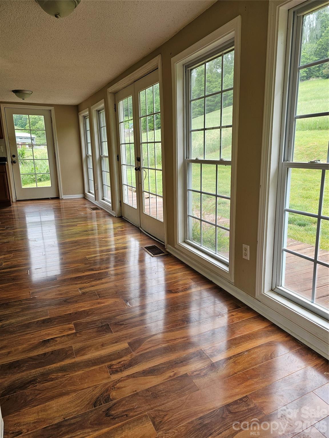 656 Water Street Property Photo 32