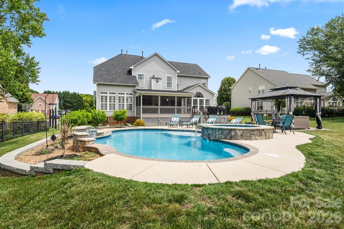 286 Corona Circle Property Photo 4