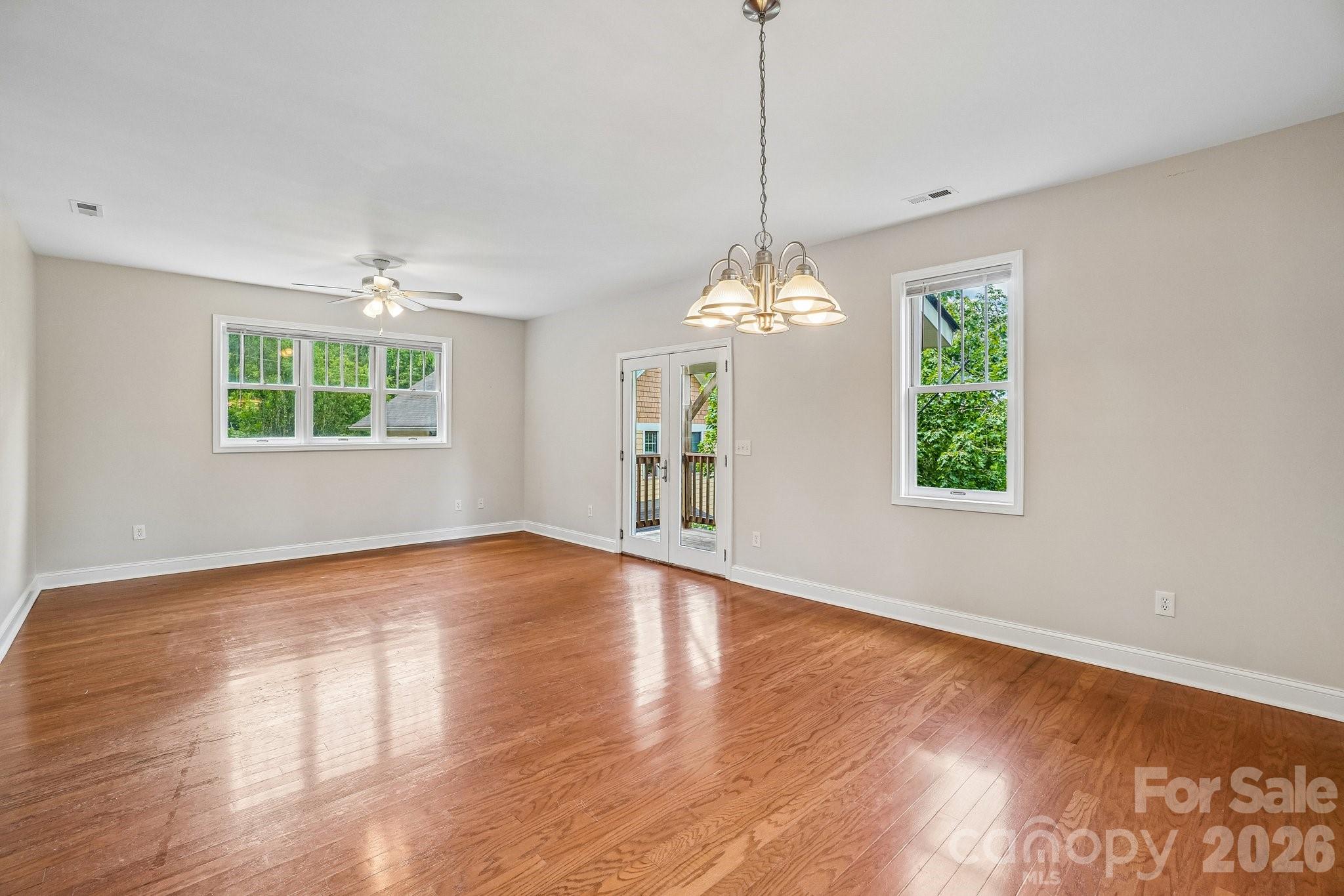 25 Houston Street Property Photo 7