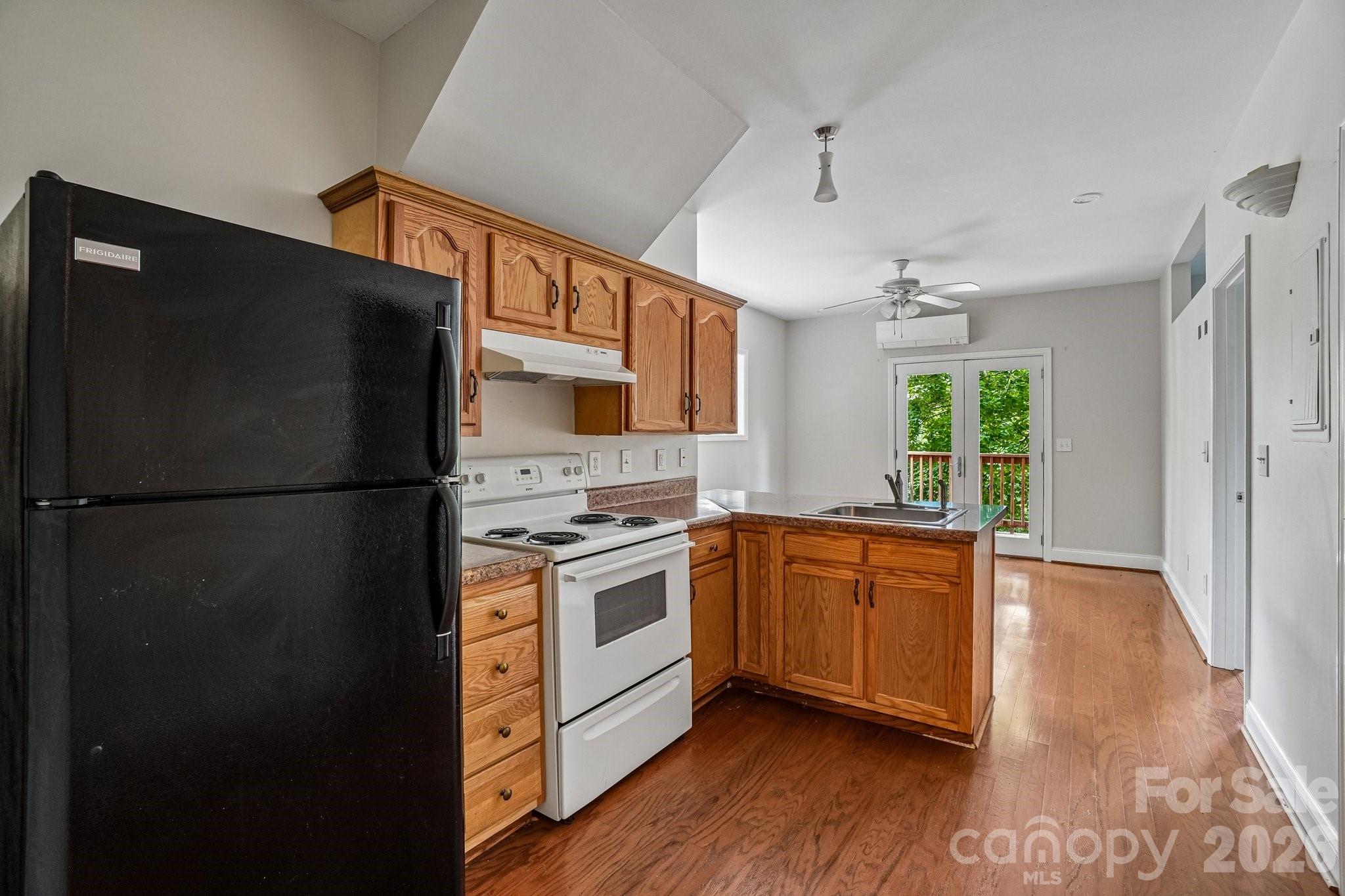 25 Houston Street Property Photo 39